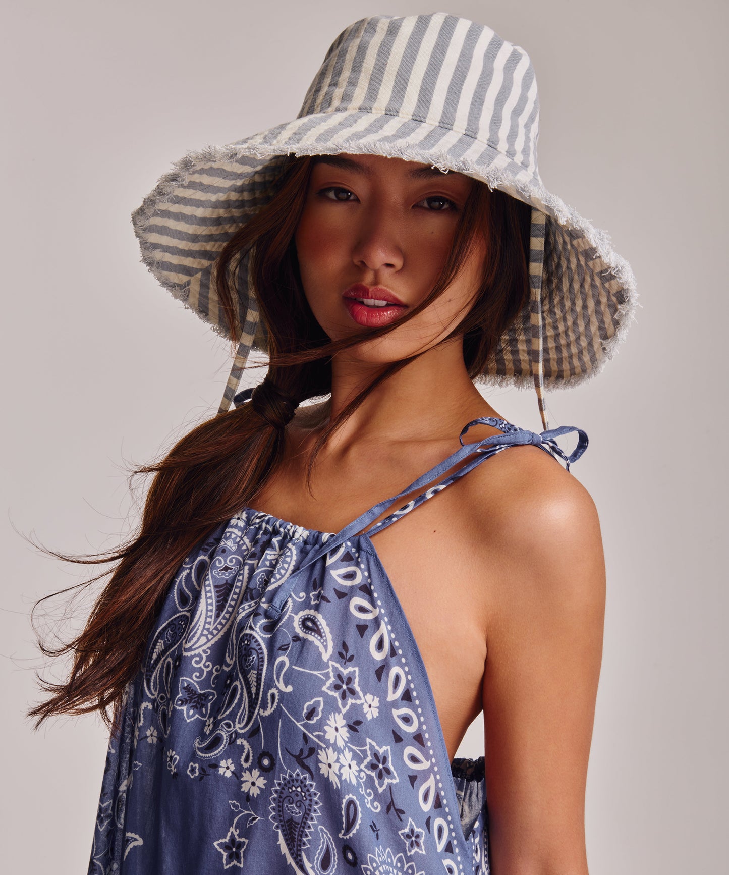 Old Town Bucket Hat in color misty grey