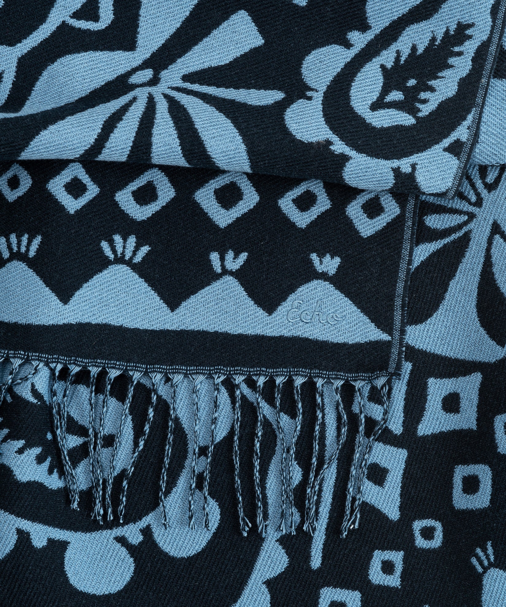 Park Paisley Jacquard Scarf in color navy