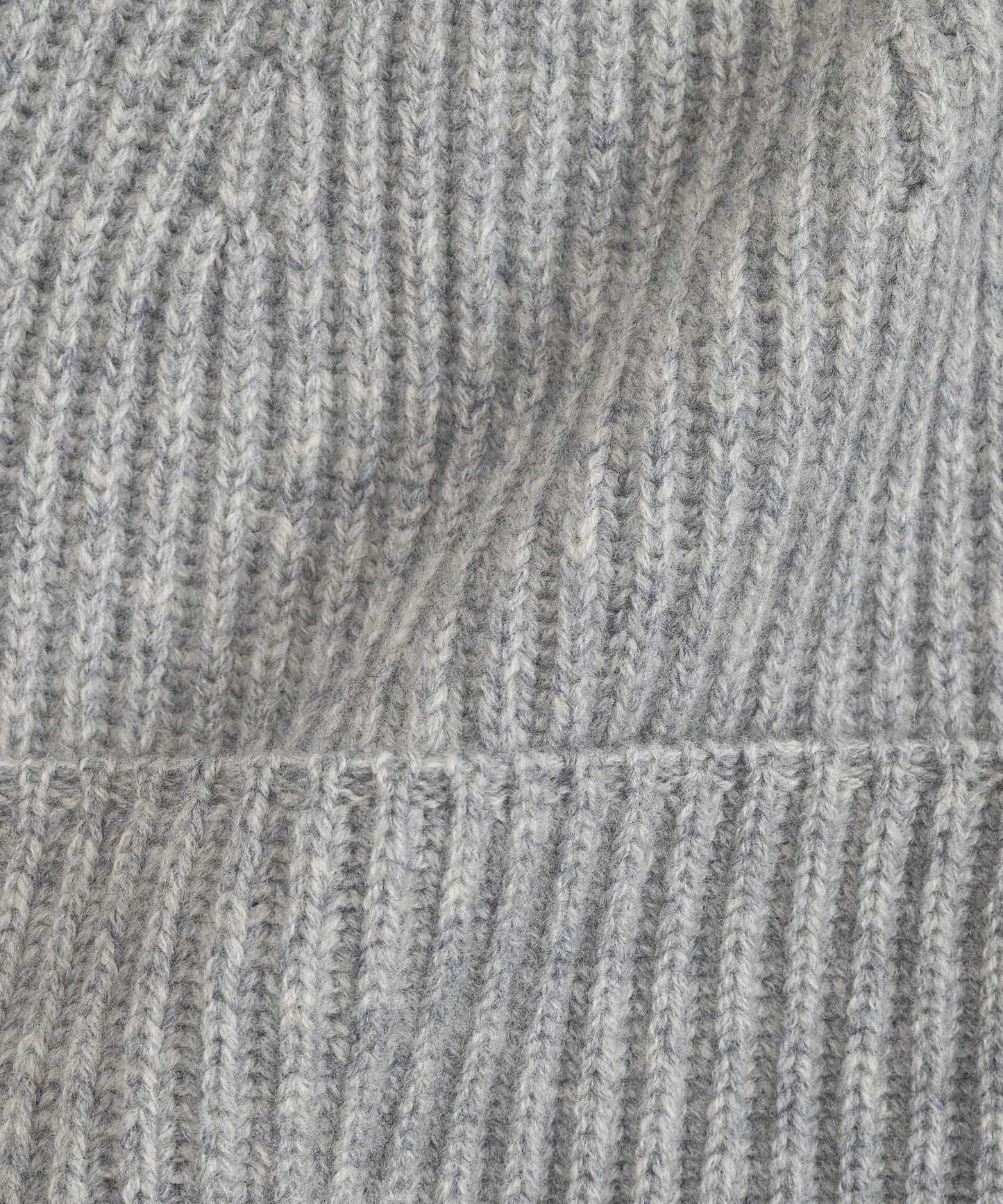 Basic Cardigan Stitch Beanie in color silver