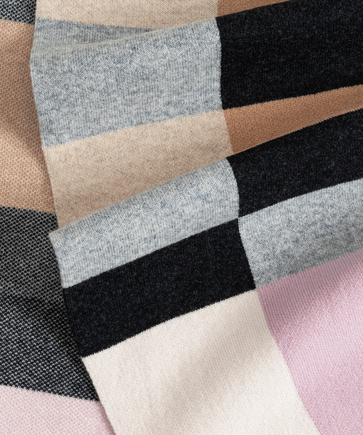 Merino Wool Geo Jacquard Scarf in color black