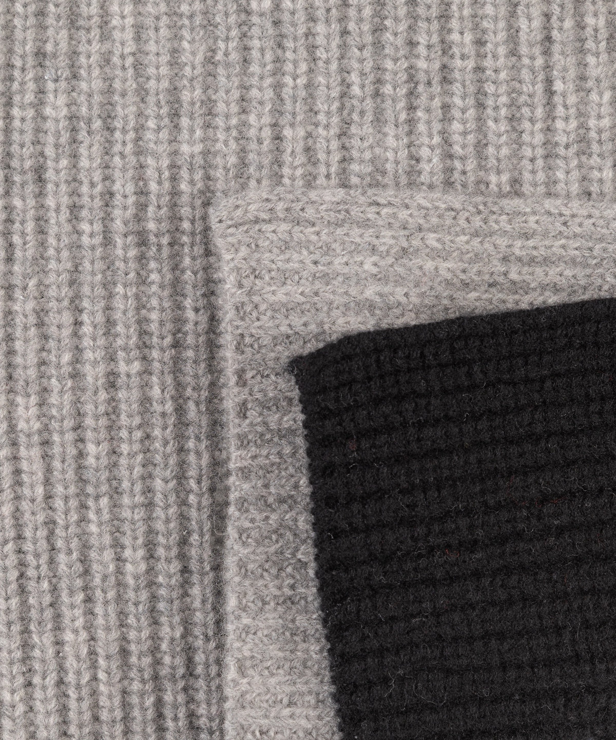 Cozy Neckwarmer in Grey Black