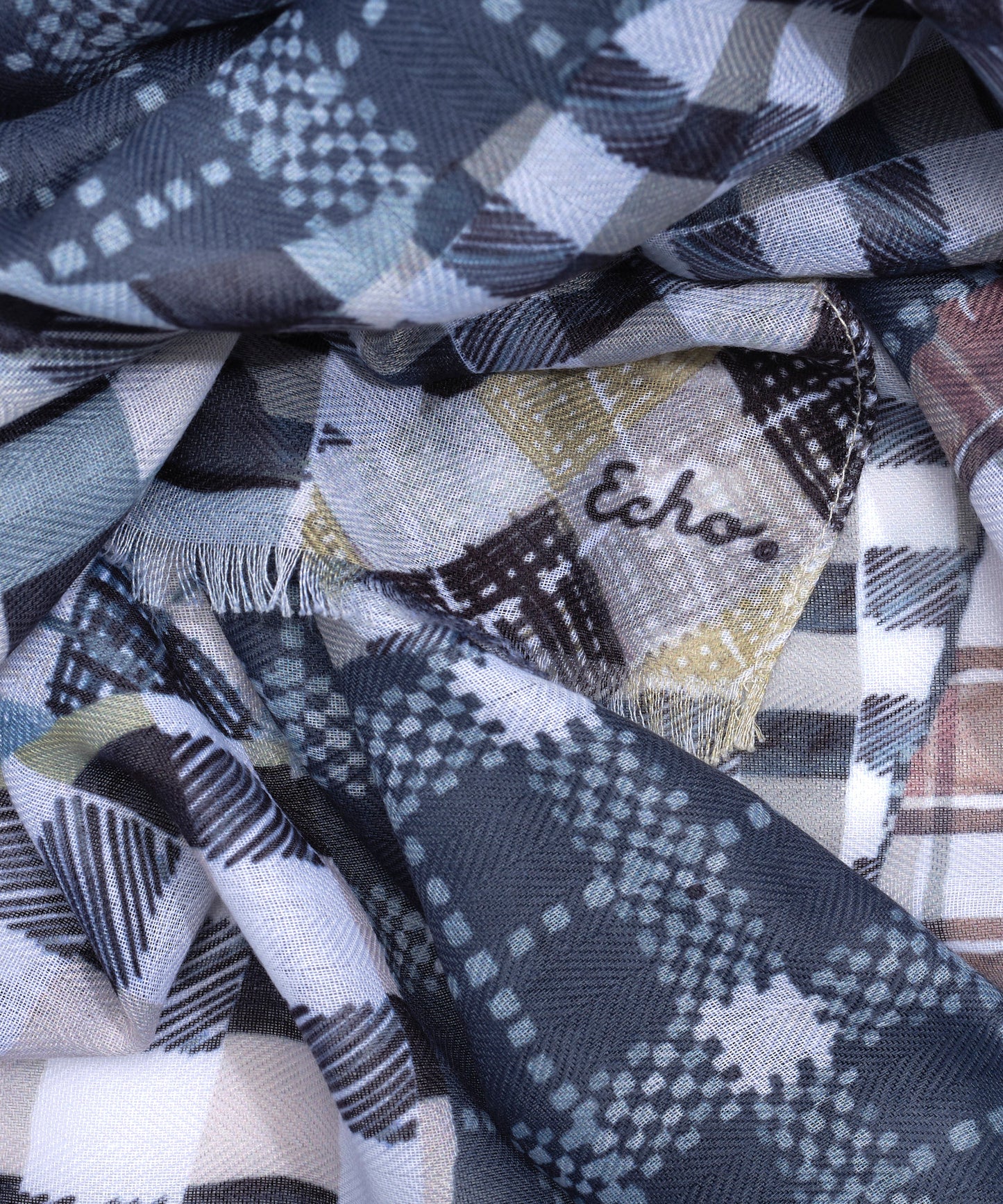 Patch Plaid Wrap in color black