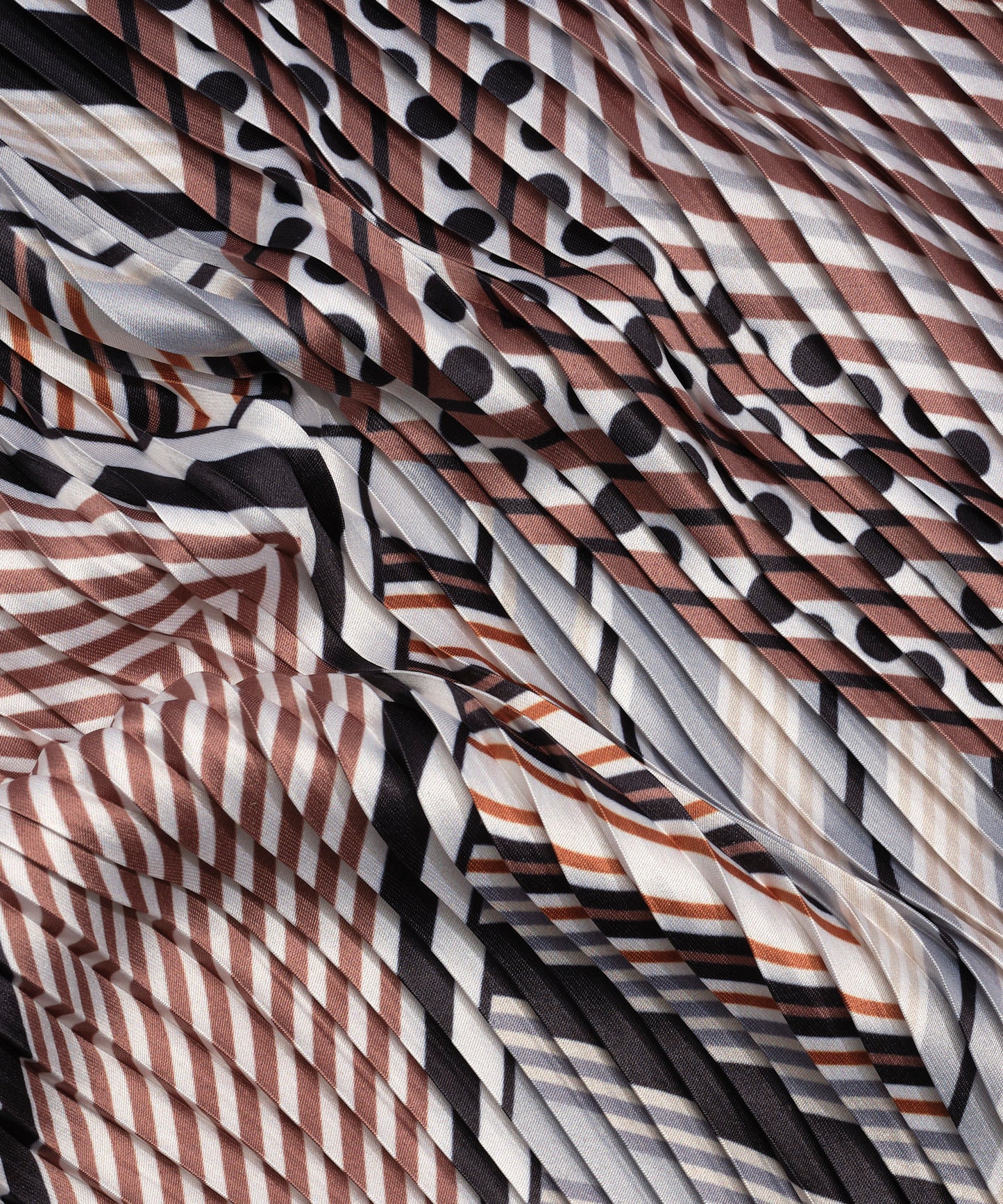 Downtown Pleated Diamond in color black