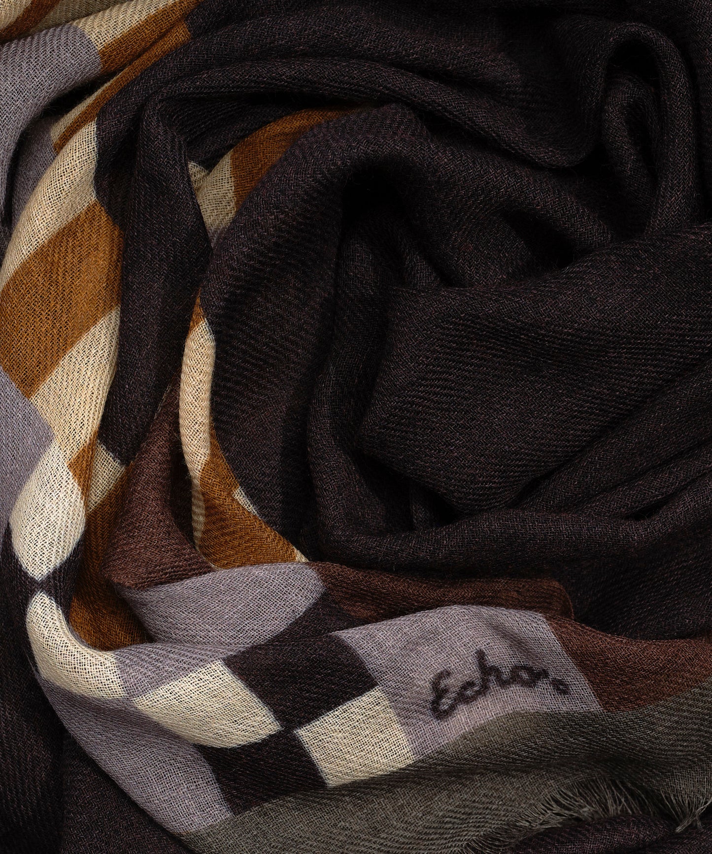Soho Geo Wrap in color black