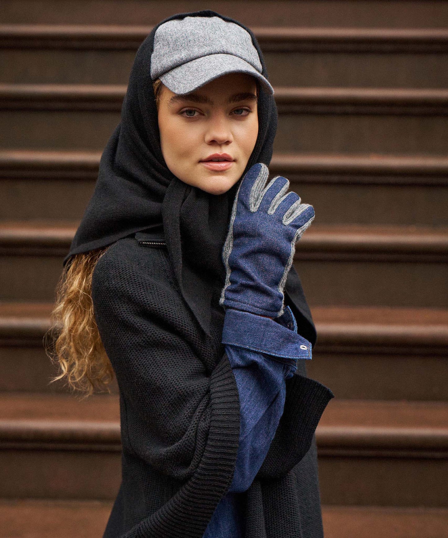 Denim Combo Glove in color navy/denim