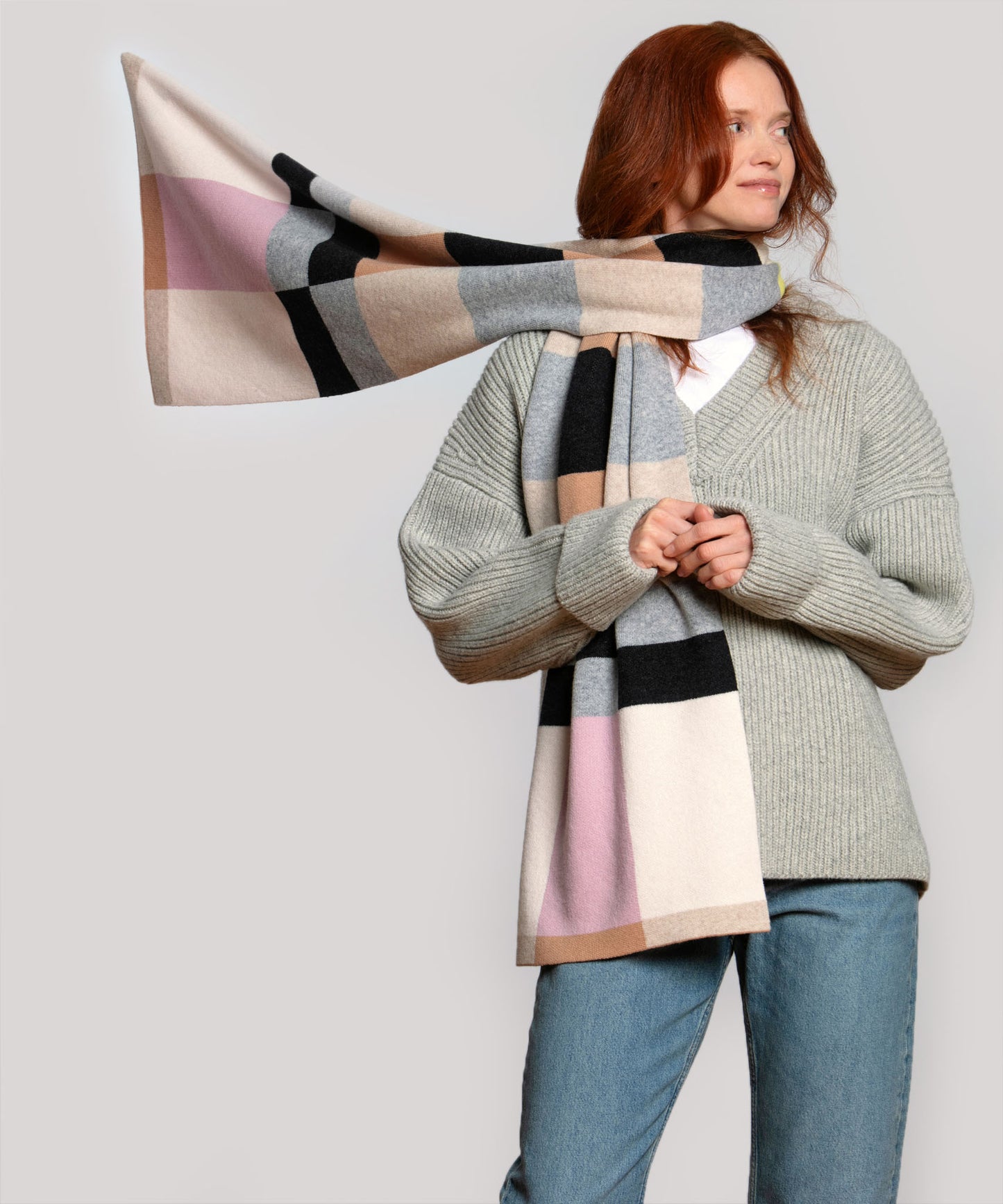 Merino Wool Geo Jacquard Scarf in color black