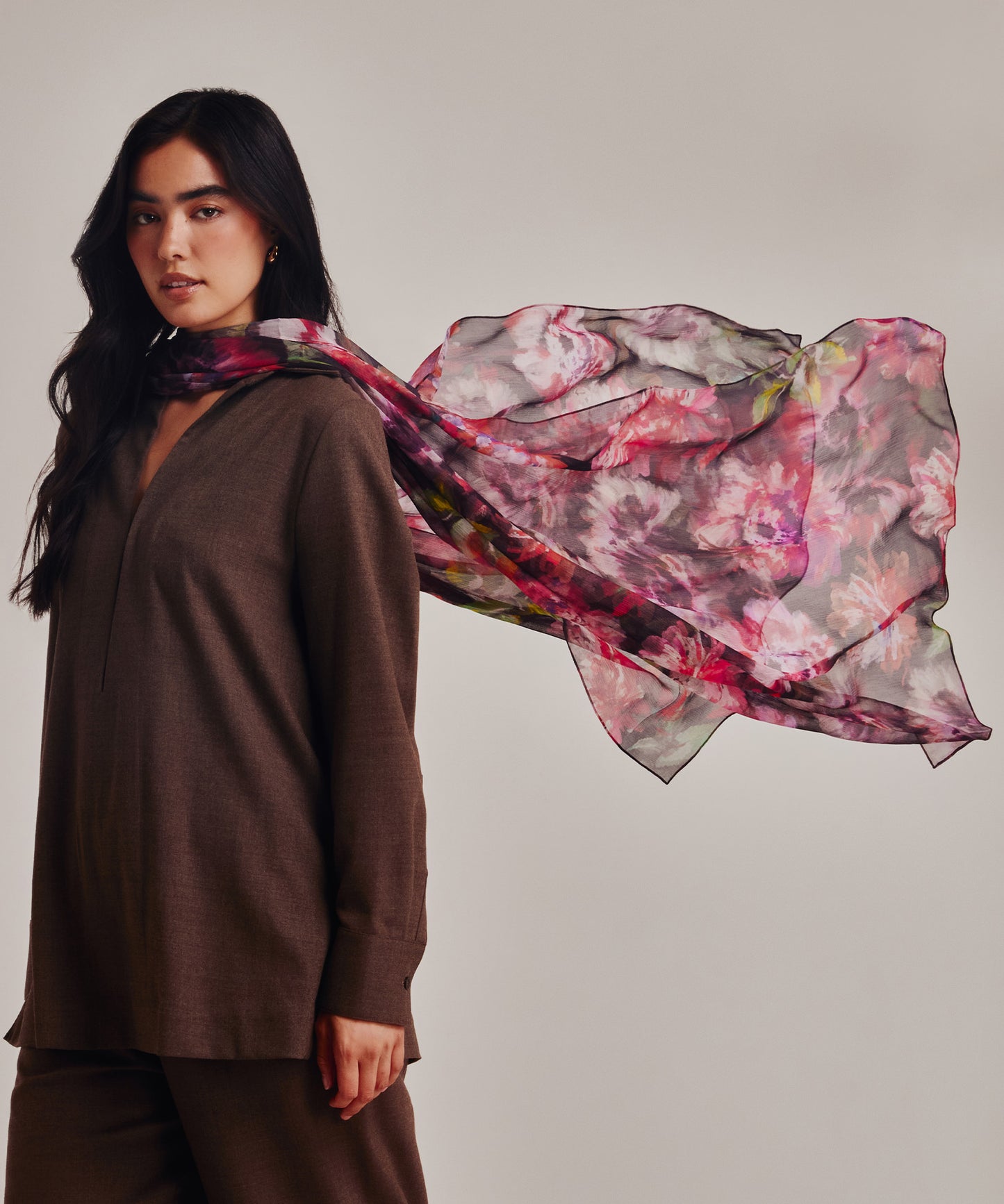 Hazy Floral Crinkle Wrap in color black