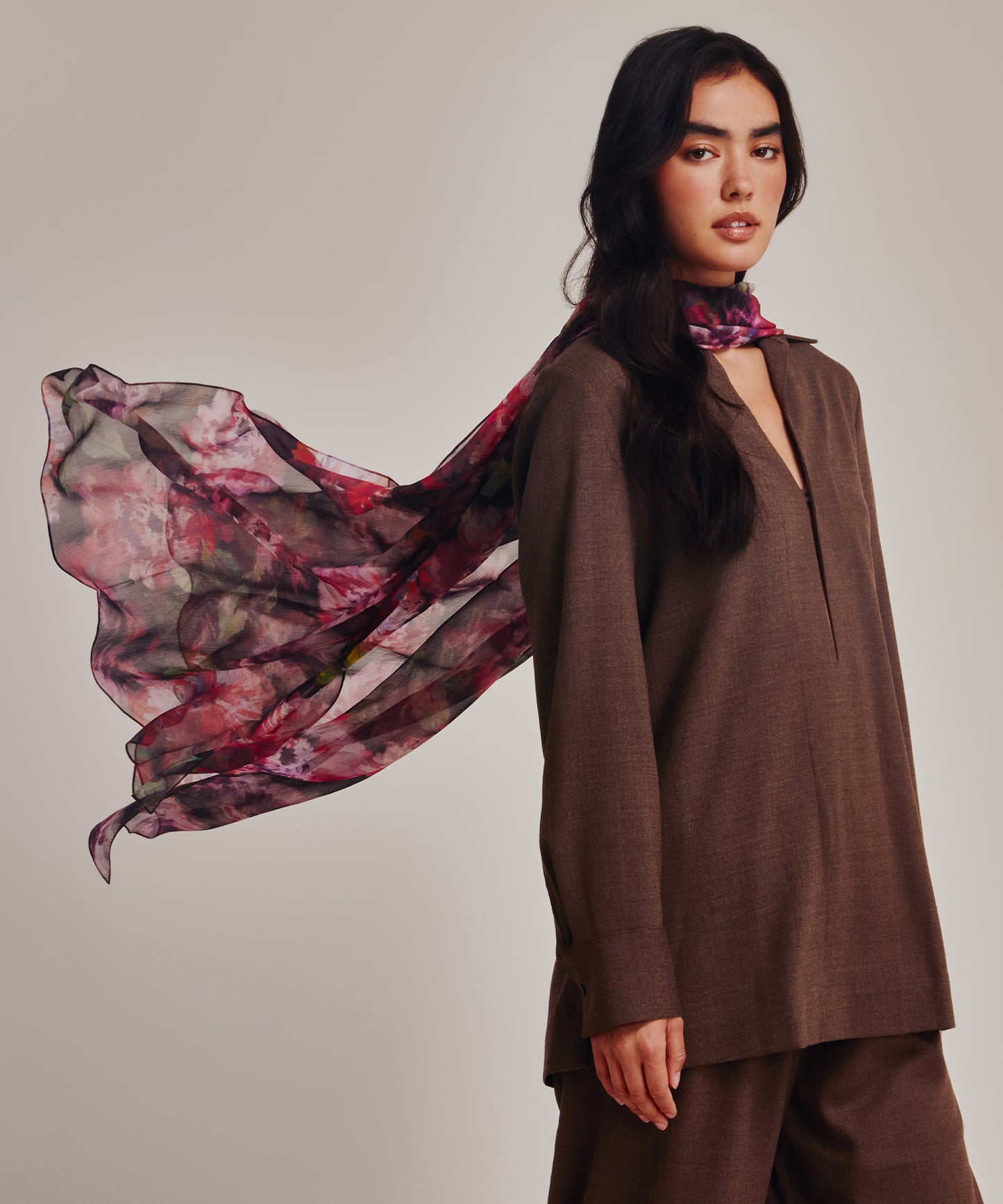 Hazy Floral Crinkle Wrap in color black