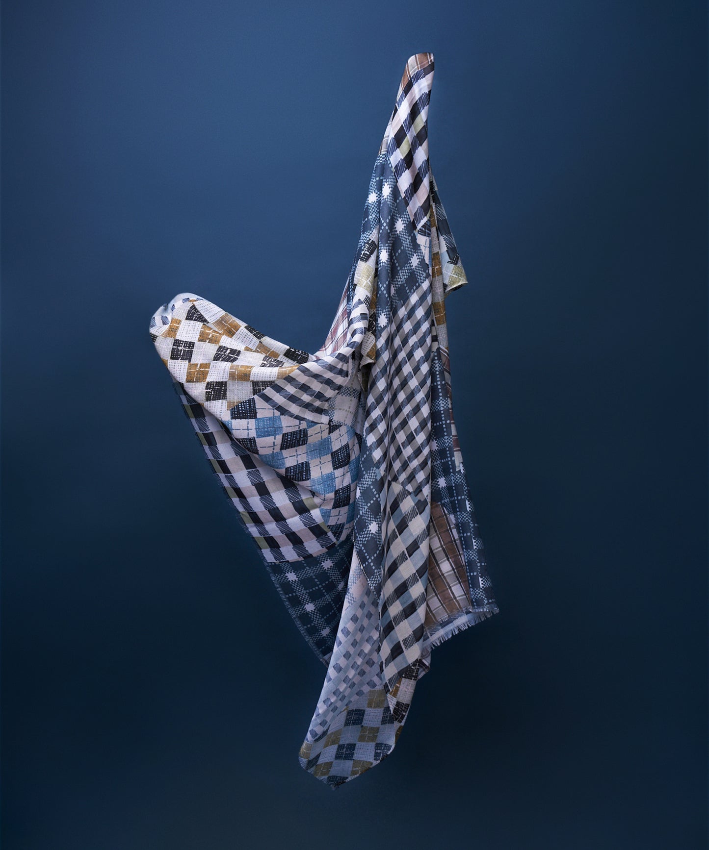 Patch Plaid Wrap in color black