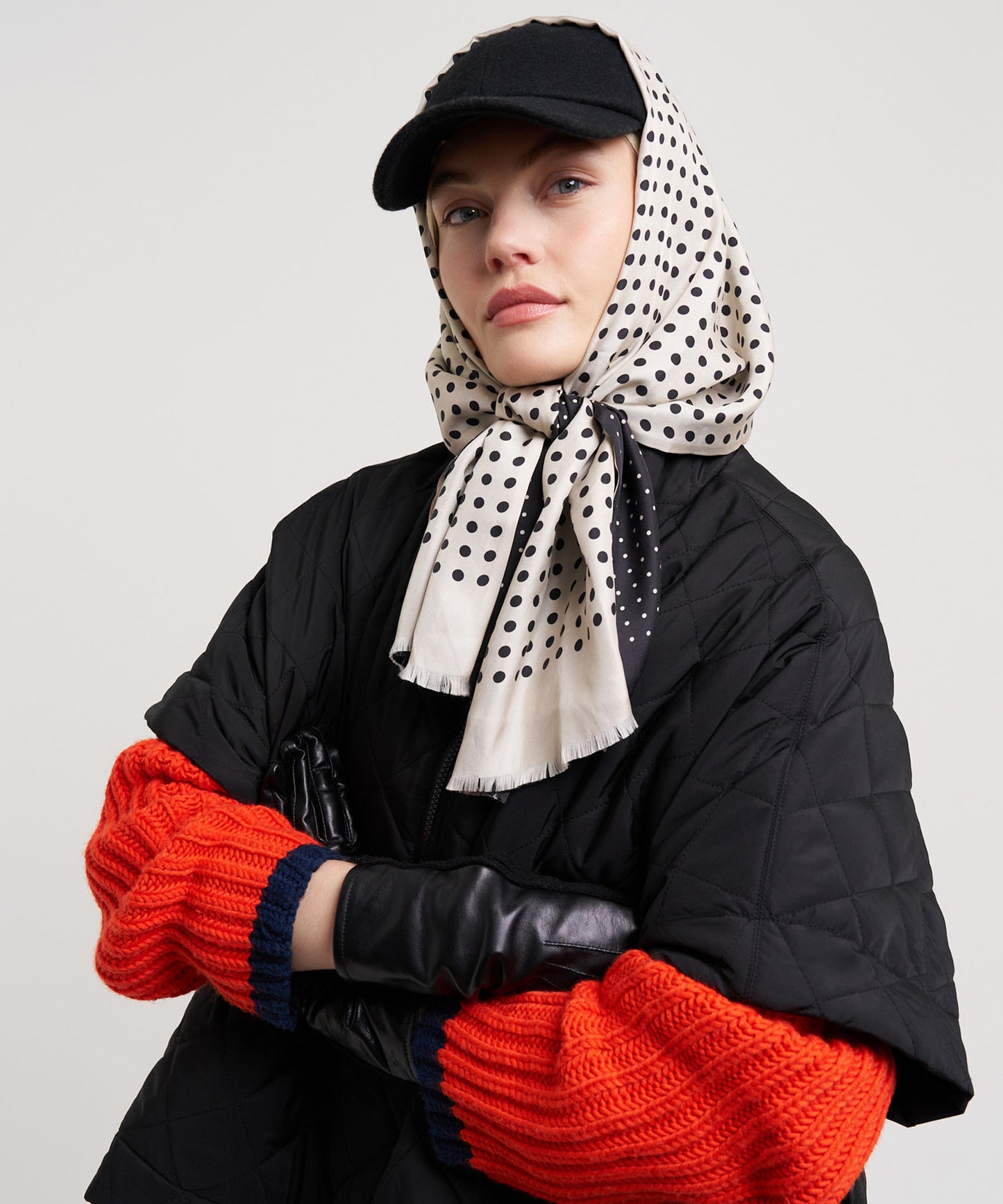 Tubular Dot Scarf in color black