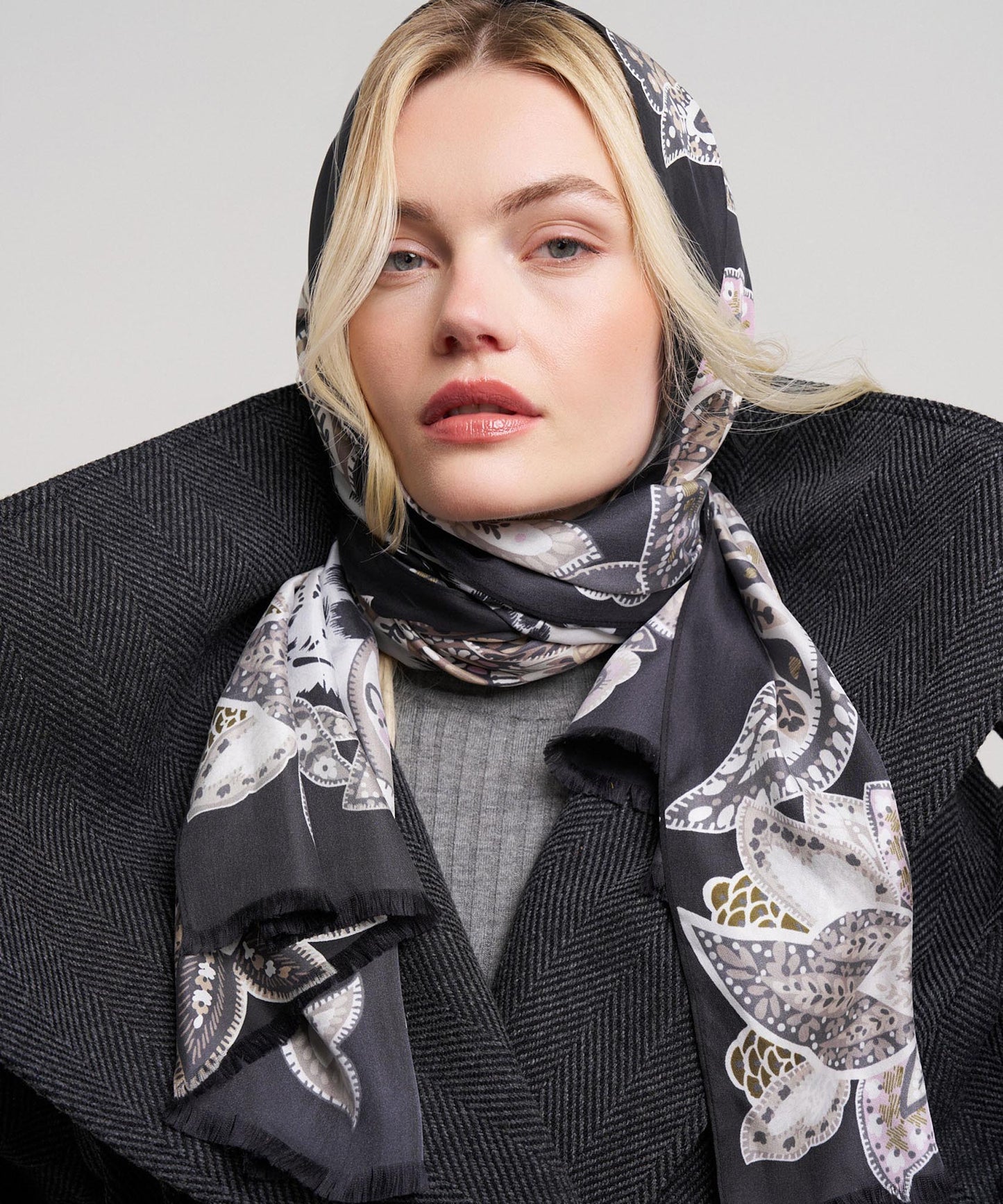 Snow Leopard Silk Wrap in color black