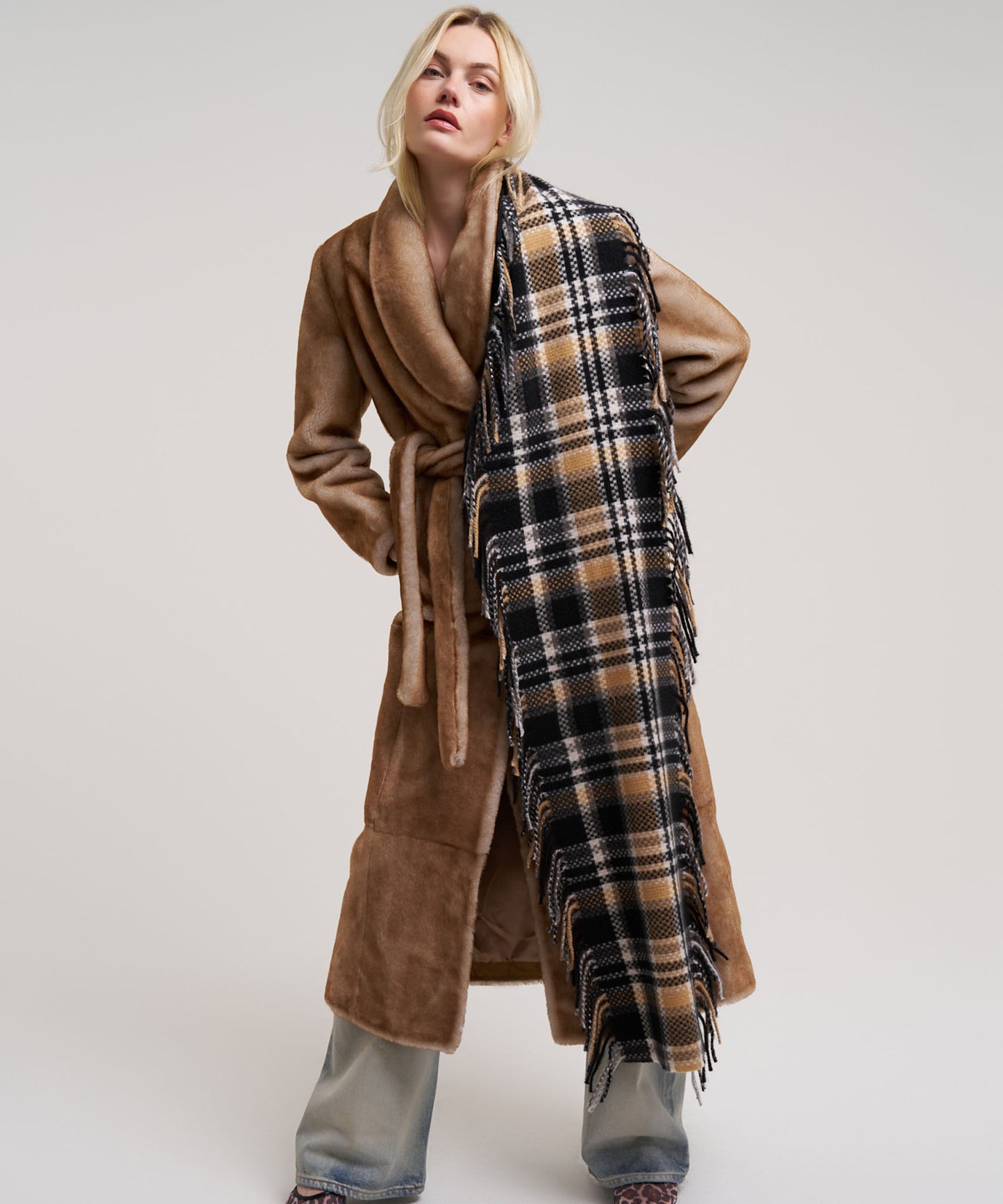Vintage Plaid Side Fringe Scarf in color black