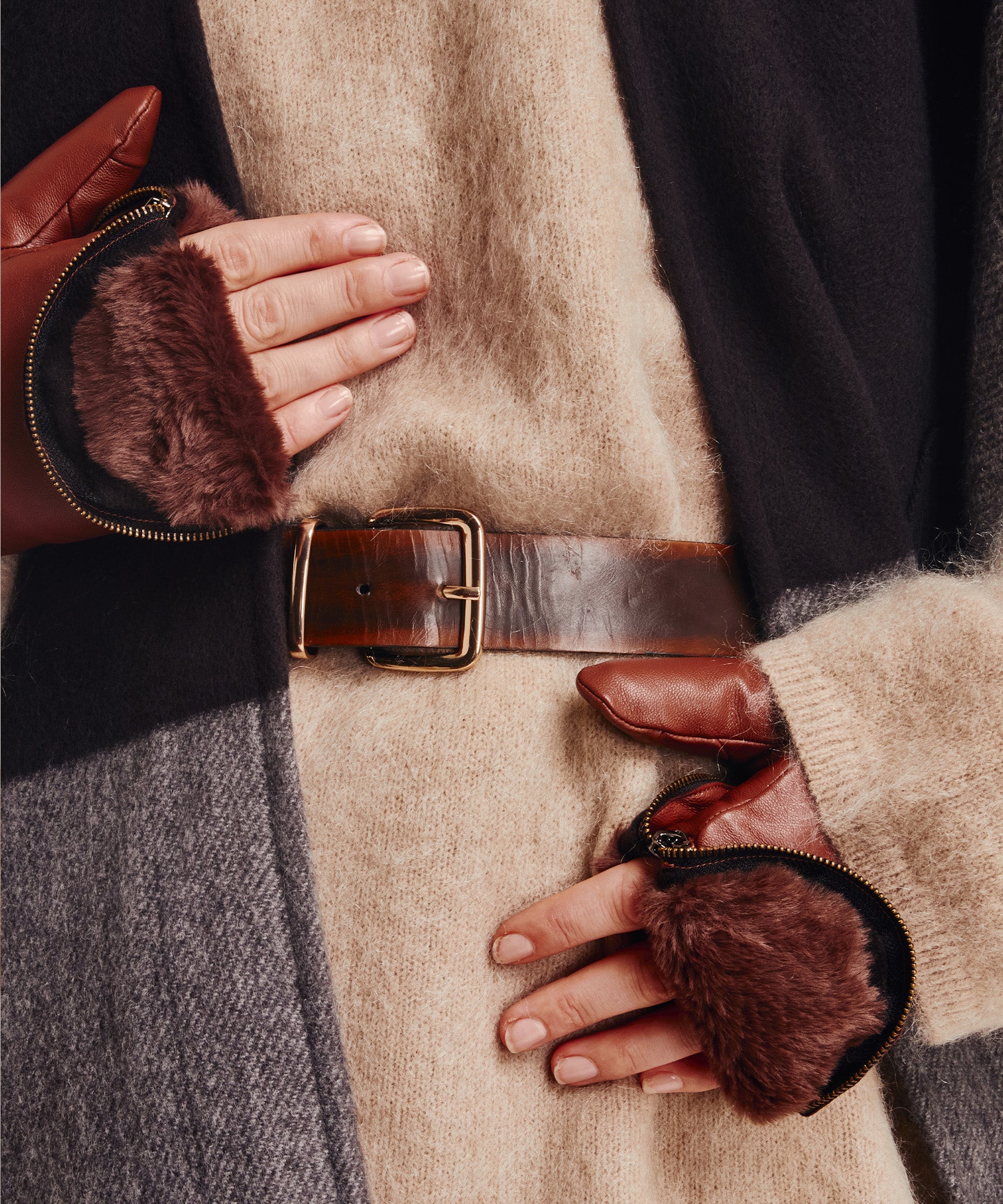 Zip-top Mitten With Faux Fur Lining in color cinnamon bark