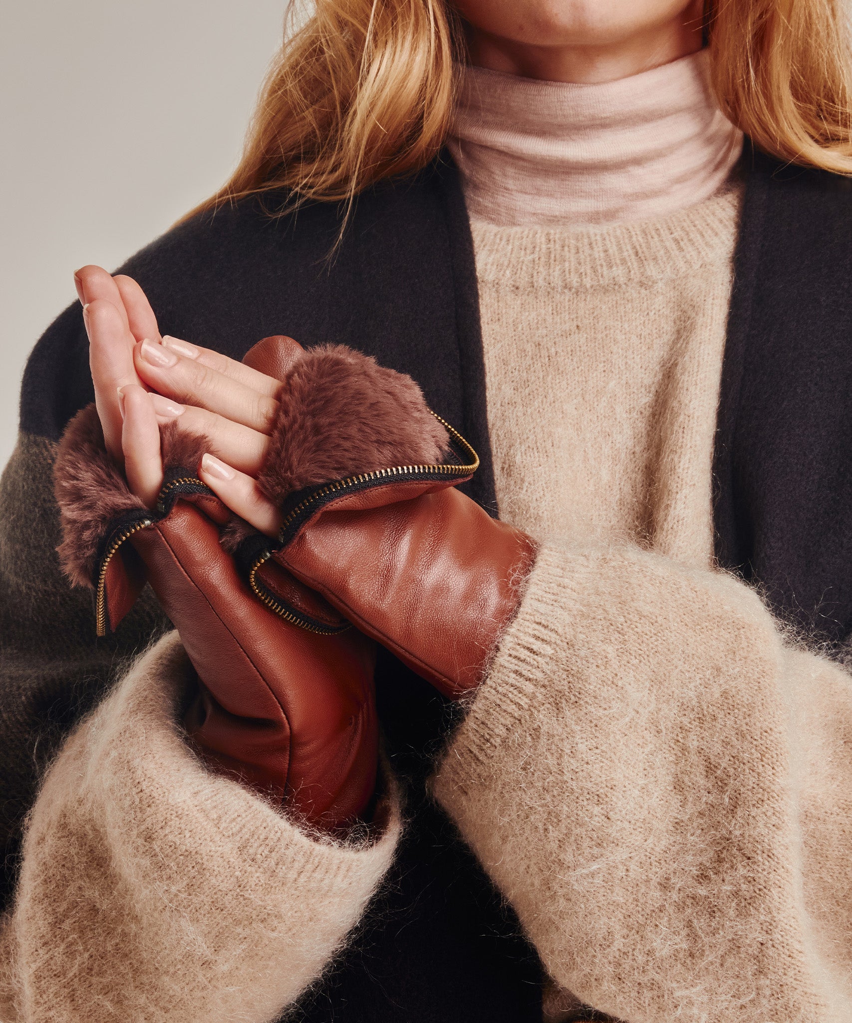 Zip-top Mitten With Faux Fur Lining in color cinnamon bark