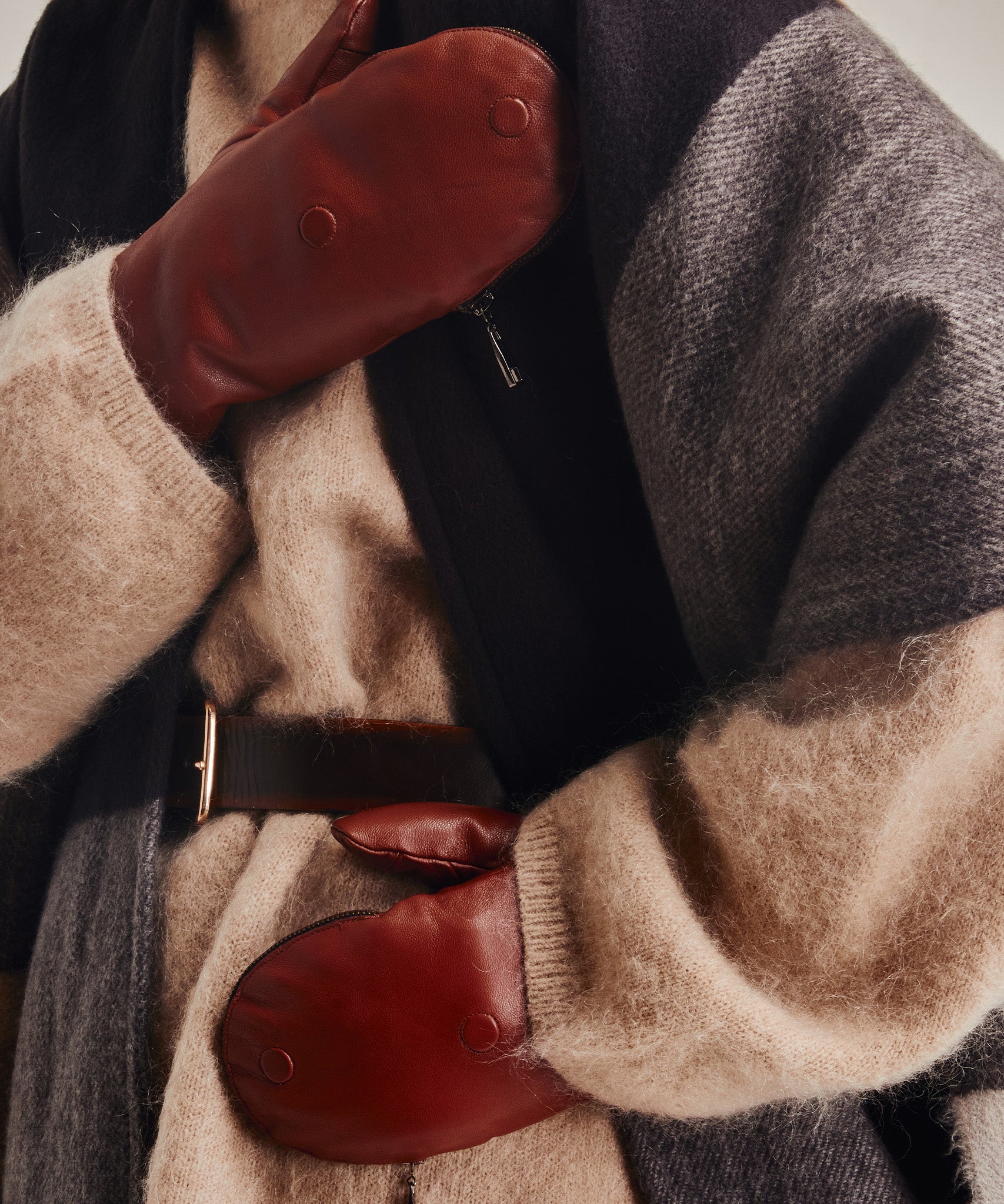 Zip-top Mitten With Faux Fur Lining in color cinnamon bark