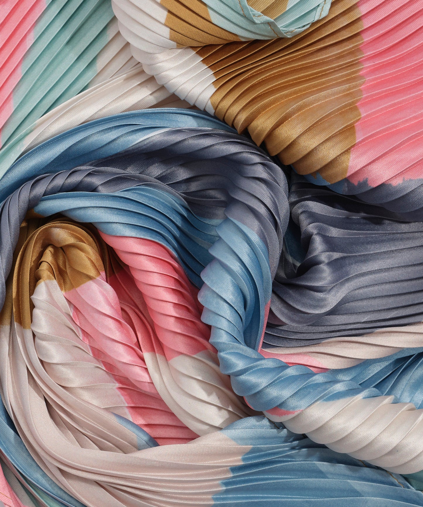 Painterly Composition Pleated Diamond in color pebble