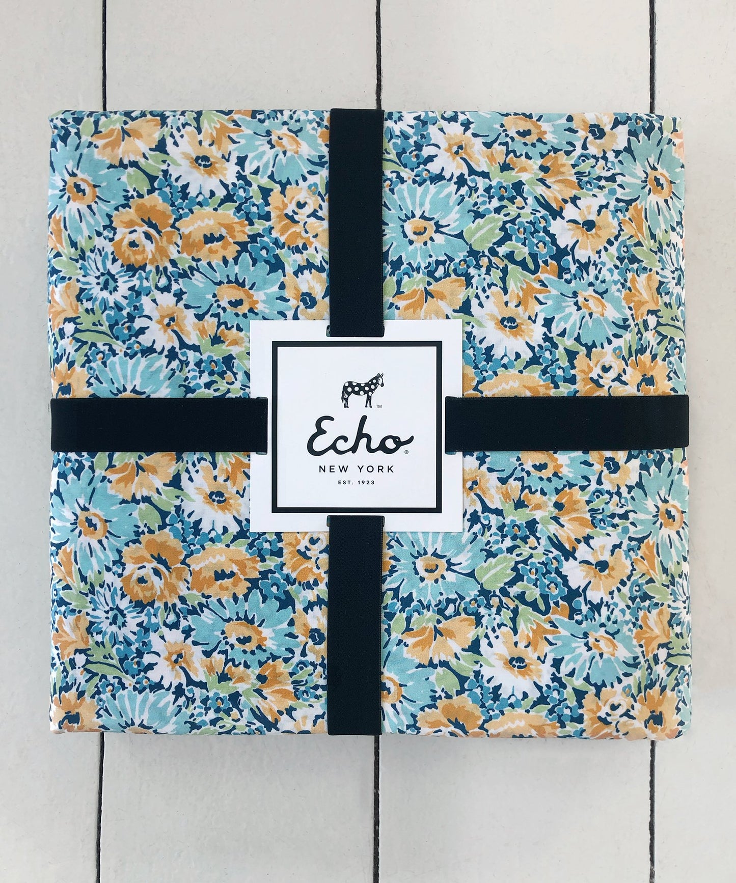Garden Party Queen Reversible Duvet Set in color Pink/Blue