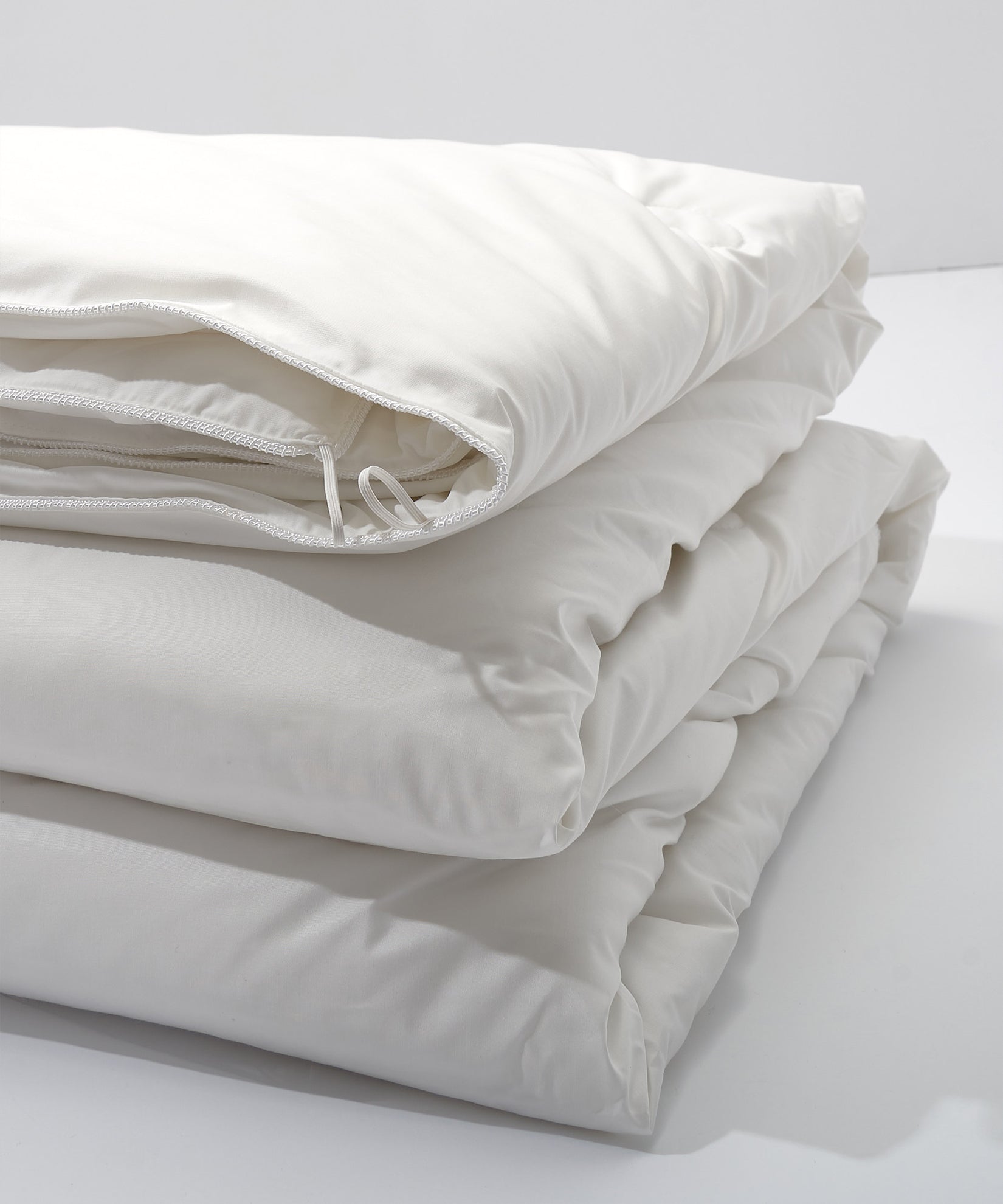 King Snap Duvet Insert in color White