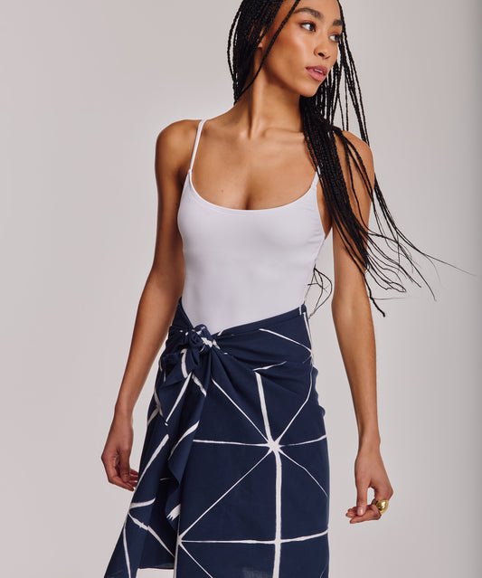 Shibori Sarong And Bag in color indigo