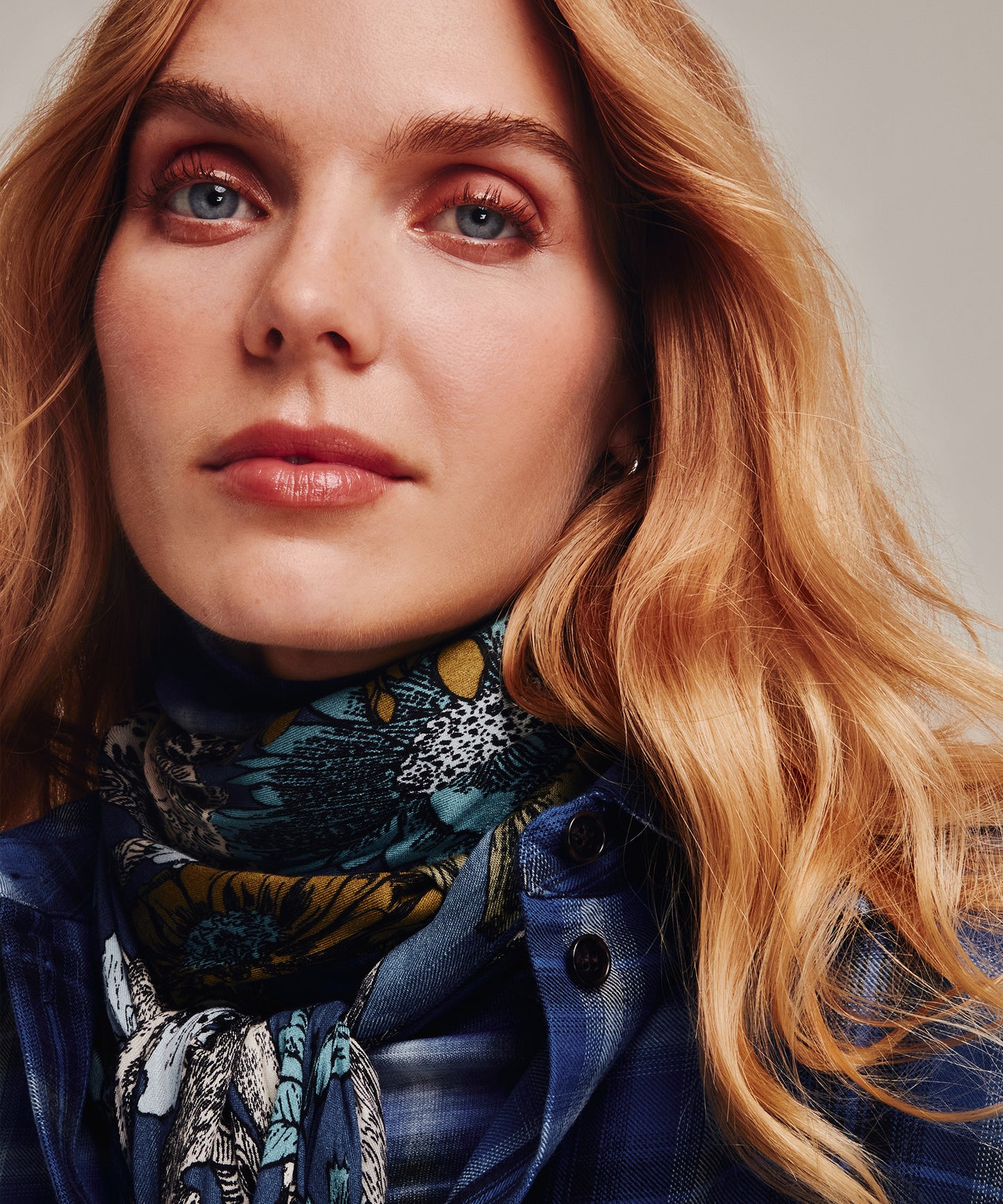 Central Park Square Scarf in color navy