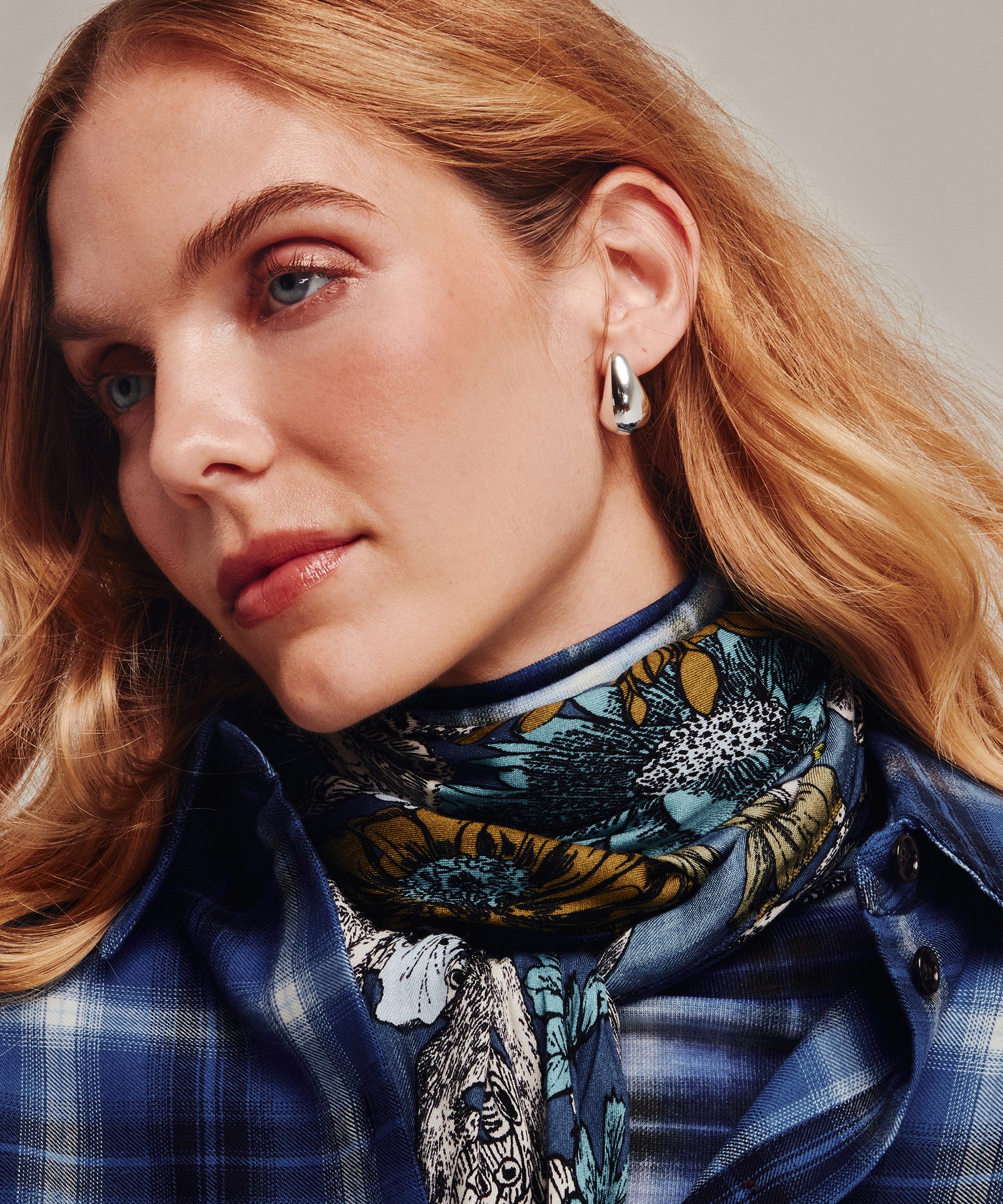 Central Park Square Scarf in color navy