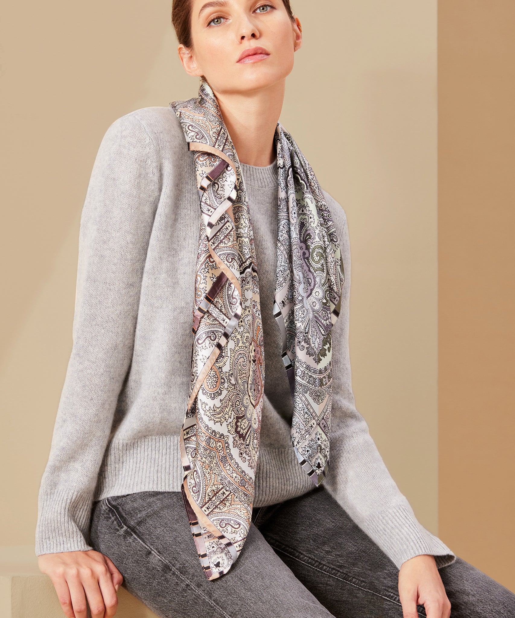 Colorblock Paisley Square in color Silver on model