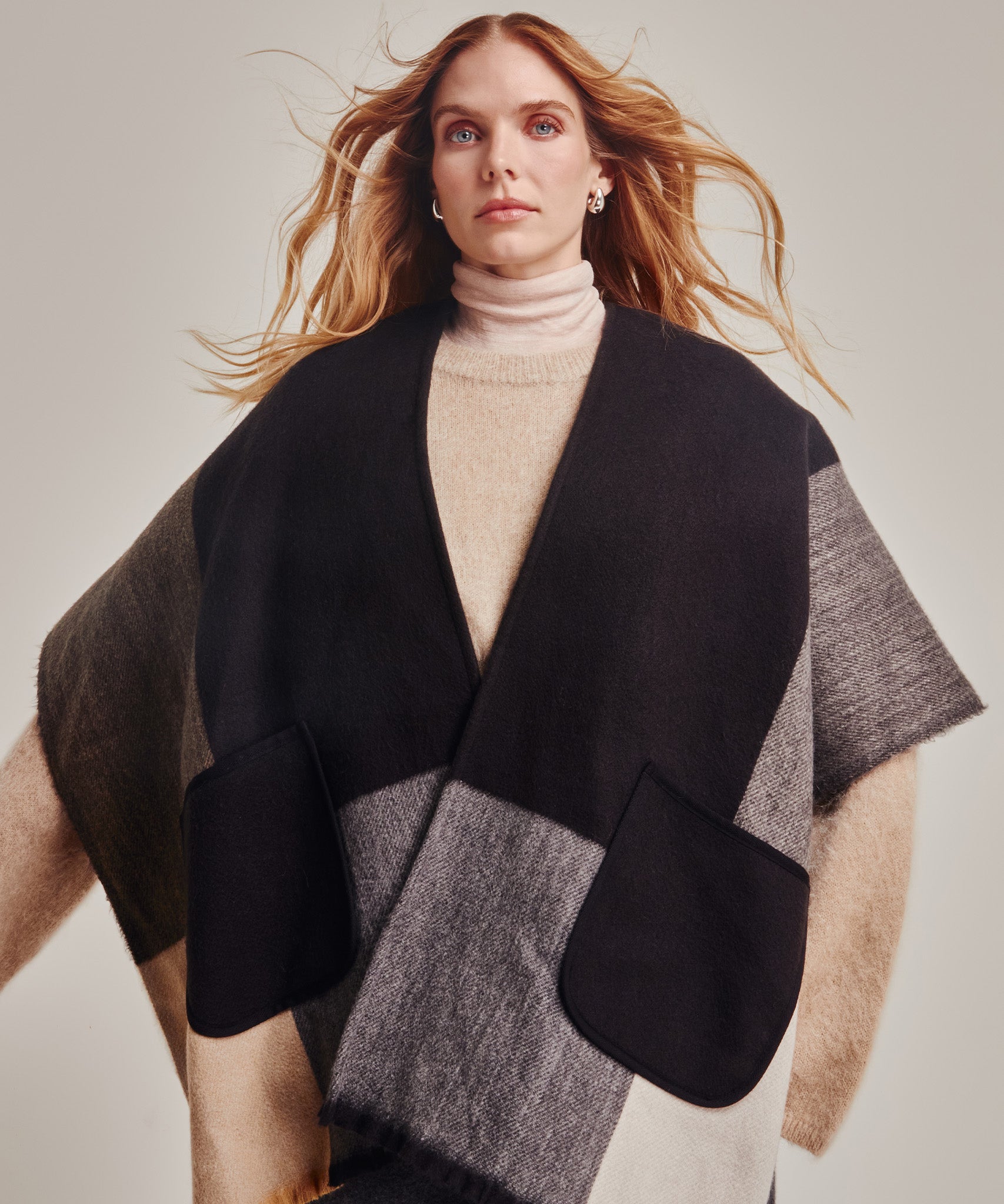 Colormix Ruana in color black