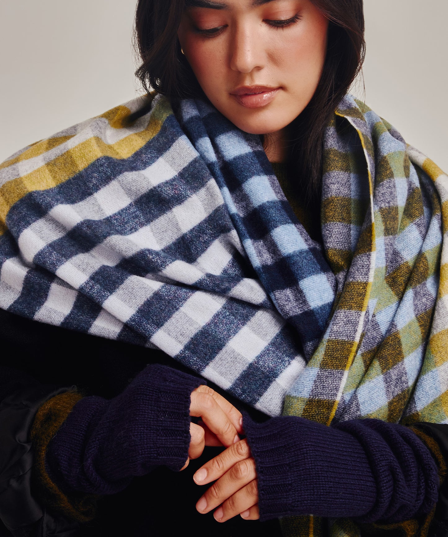 Drapey Armwarmers in color navy