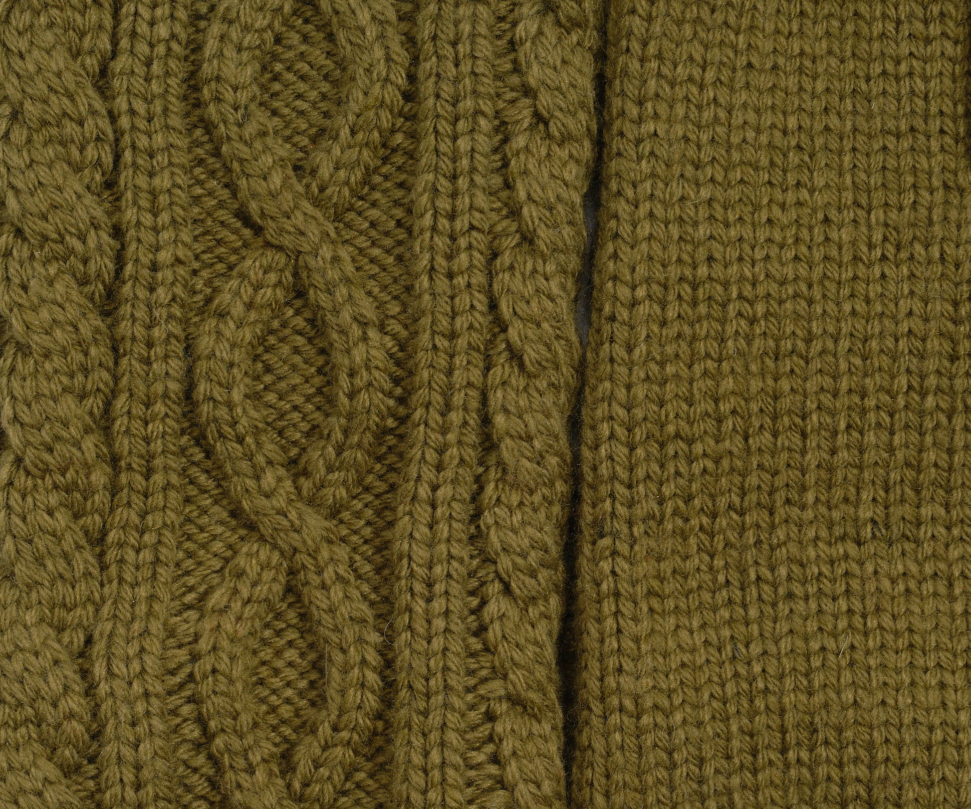 Mixed Cable Handwarmer in color Olive