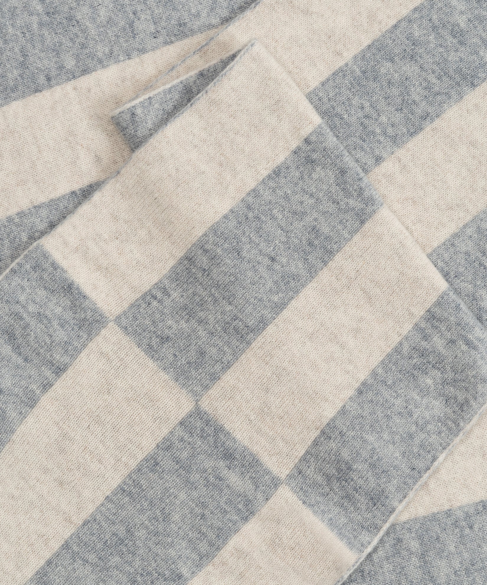 Split Scarf in color cream