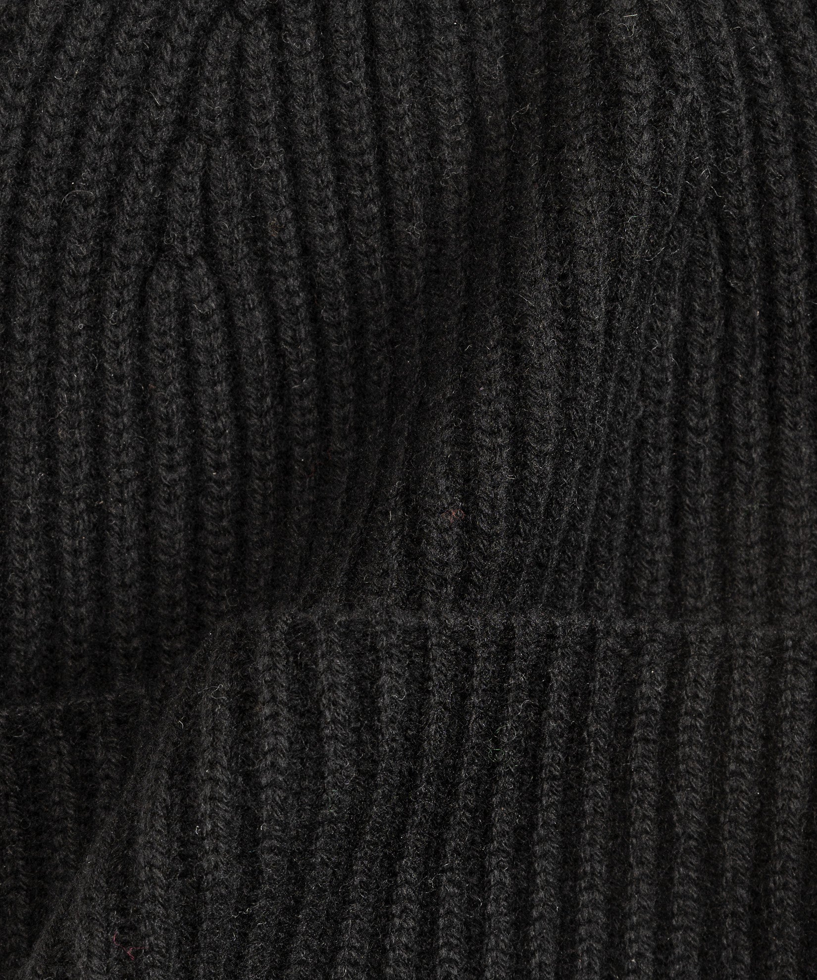 Basic Cardigan Stitch Beanie in color black