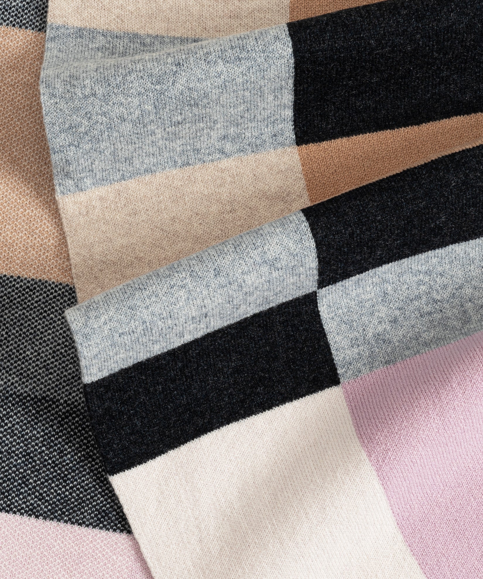 Merino Wool Geo Jacquard Scarf in color black