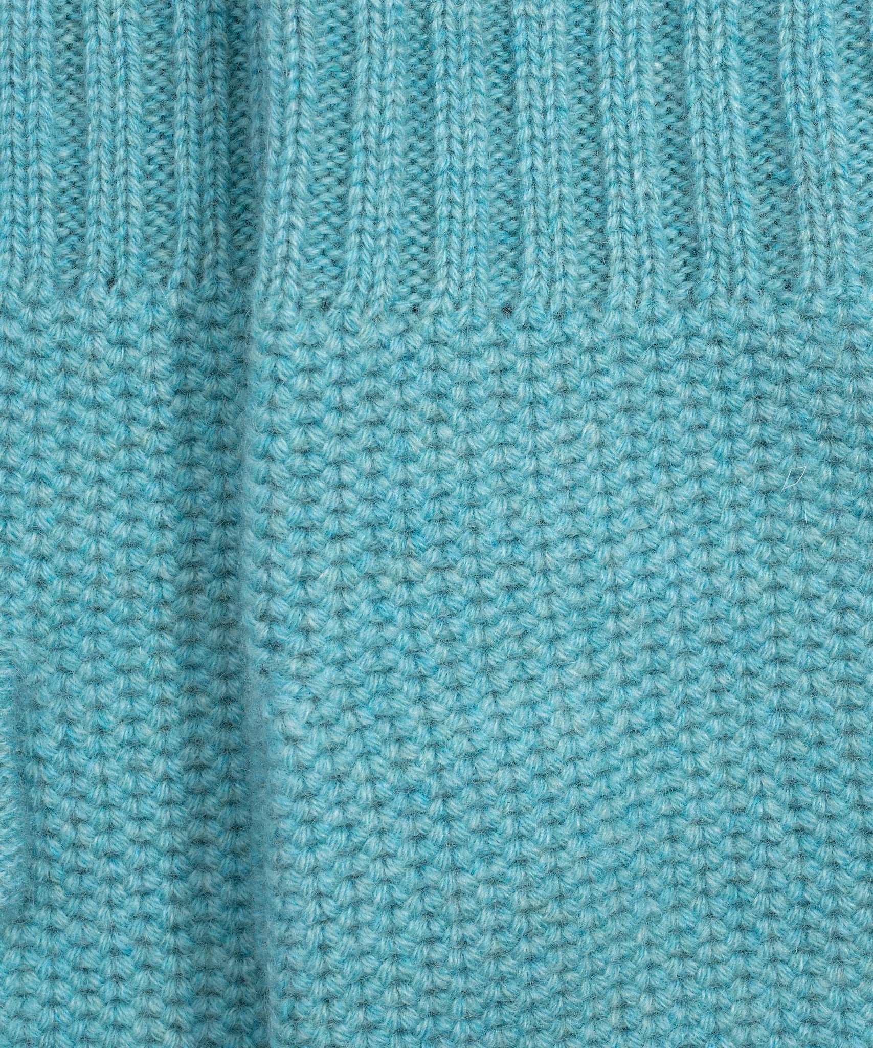The Crosby Handwarmer in color spearmint/blue