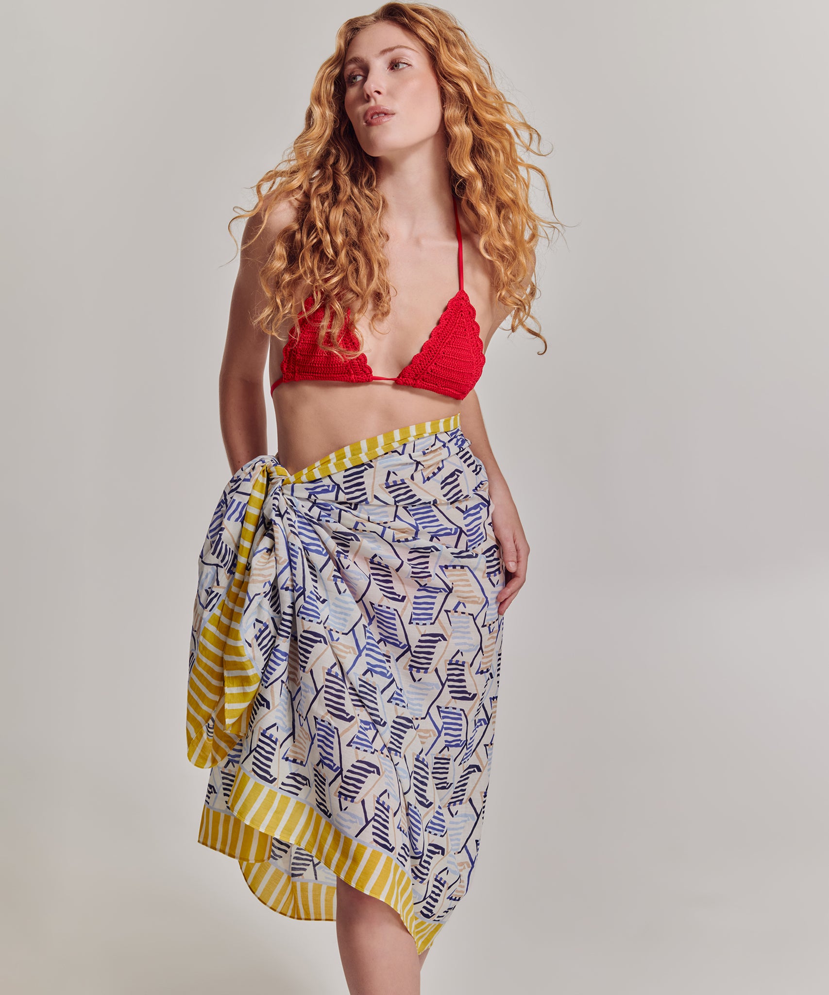 Beach Lounge Sarong in color ultramarine