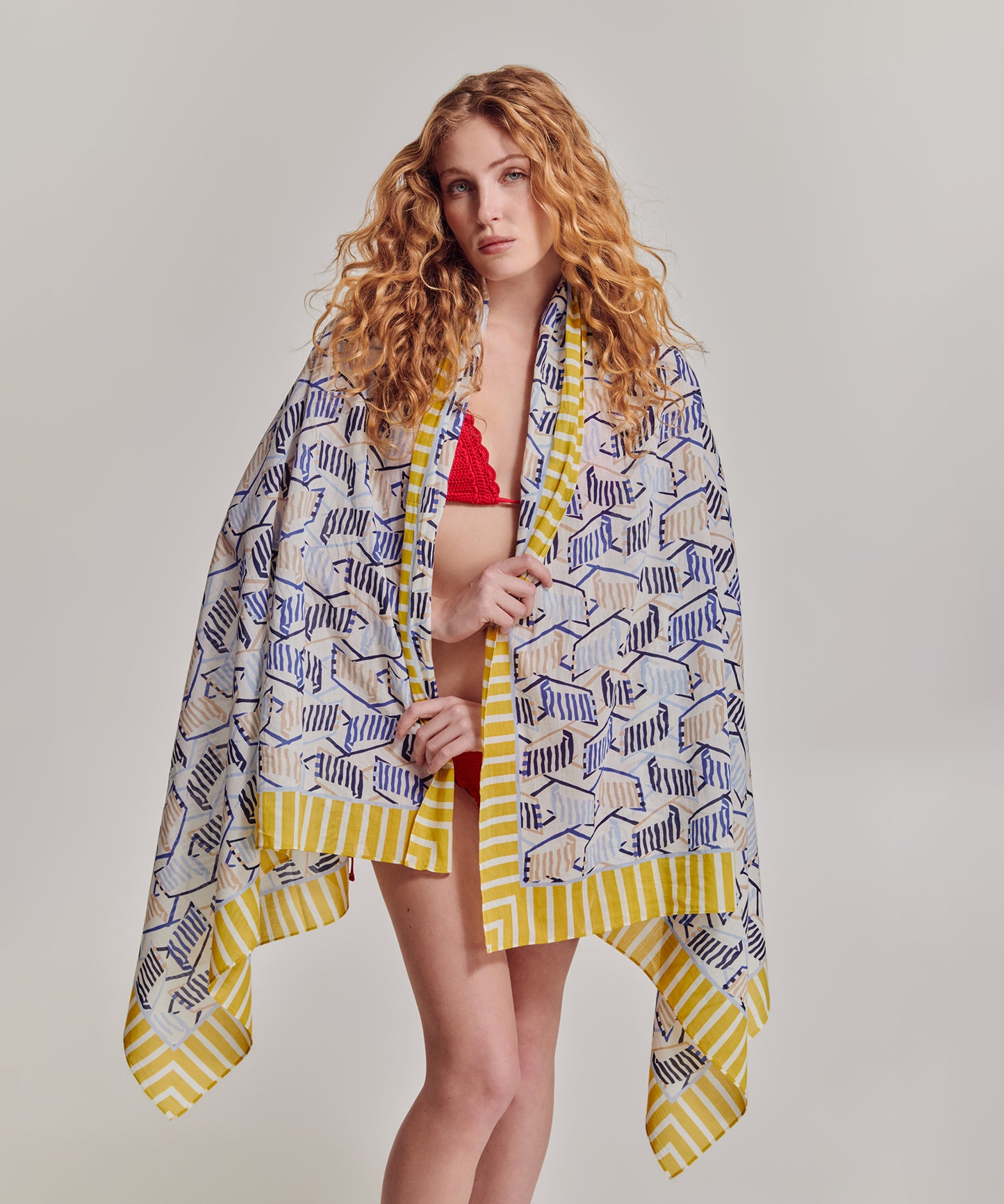 Beach Lounge Sarong in color ultramarine