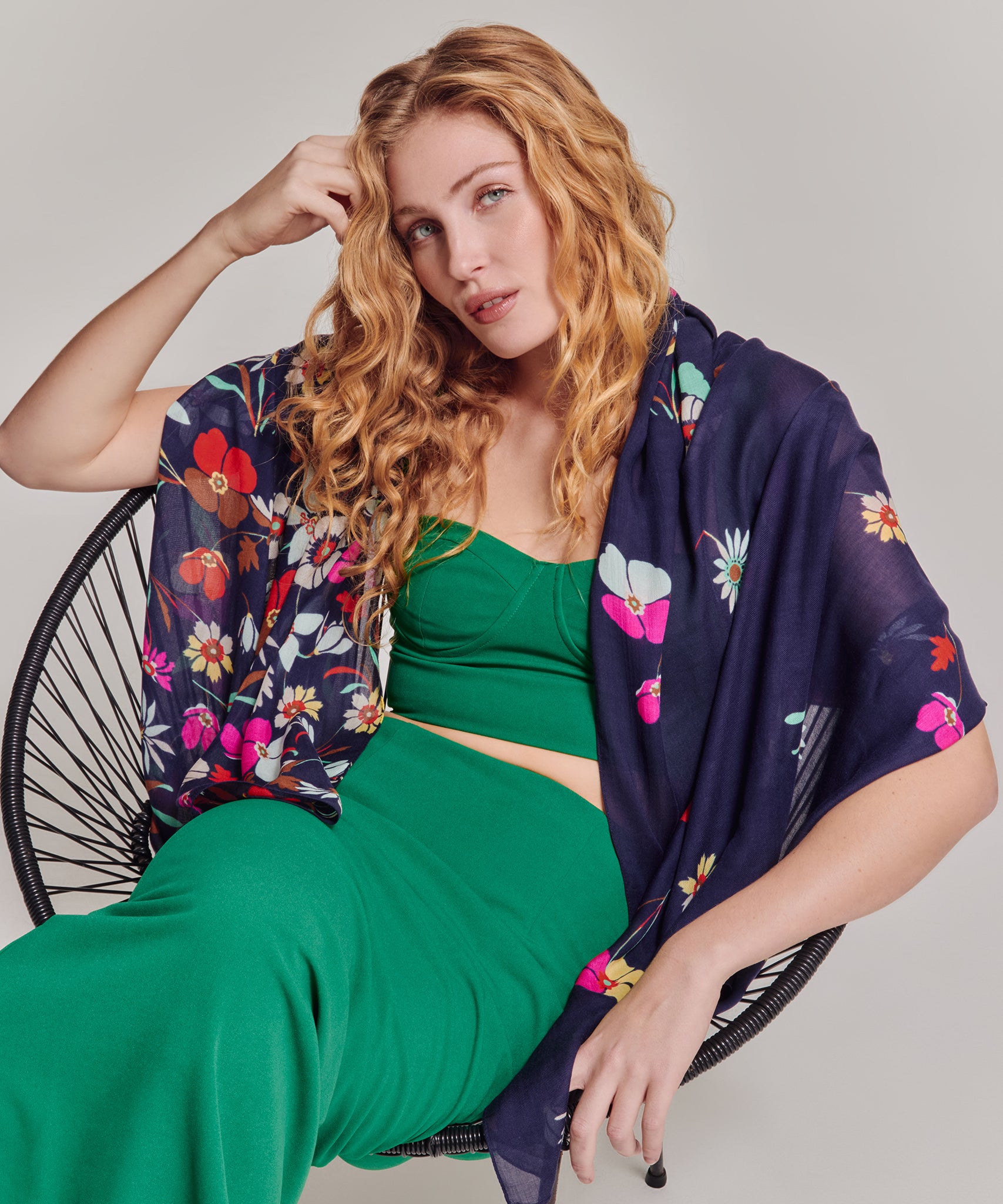 Falling Flowers Wrap in color navy