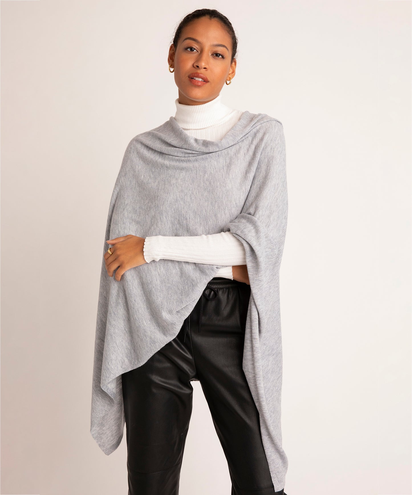 Echo Essentials Topper in color Grey Heather on a model