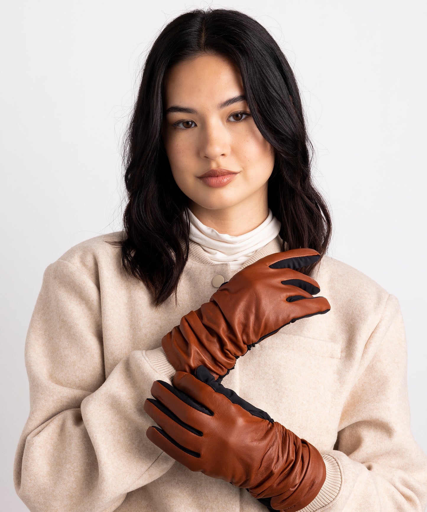 Ruched Leather Glove in color Chestnut on a model
