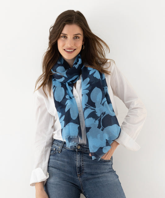 Moon Flower Sustainable Wrap in color Navy on a model