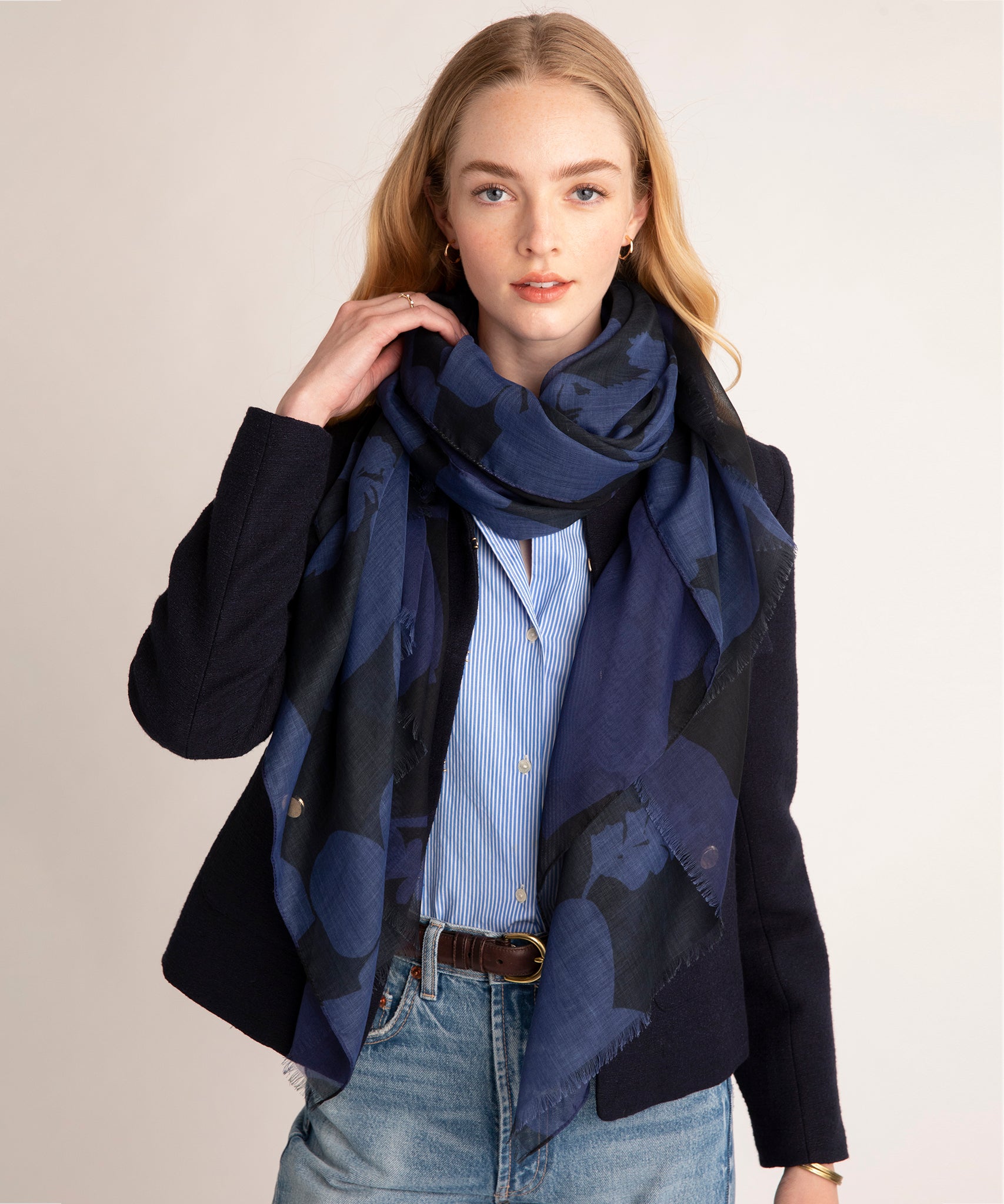 Flower Burst Sustainable Wrap in color Navy on a model