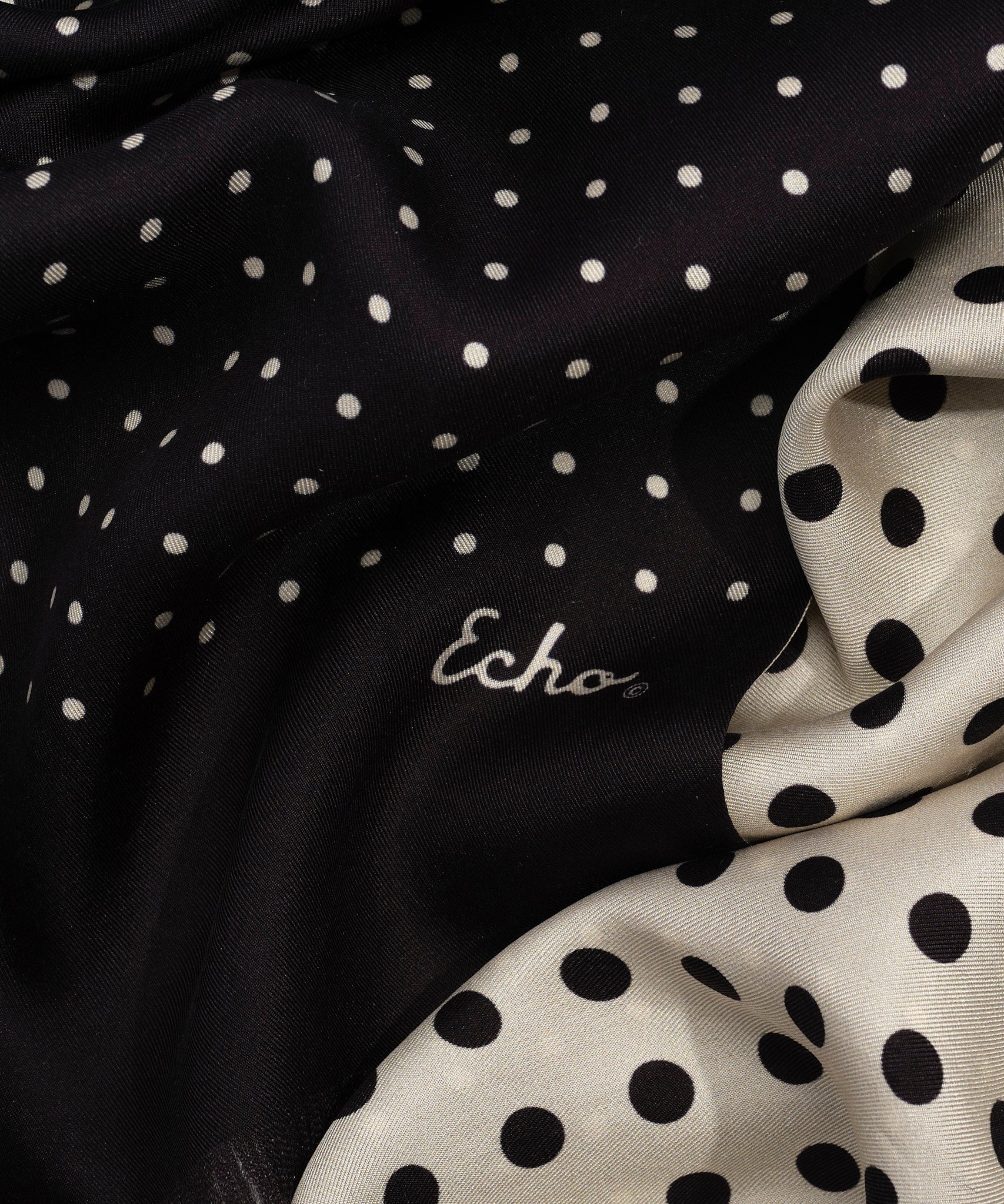 Tubular Dot Scarf in color black