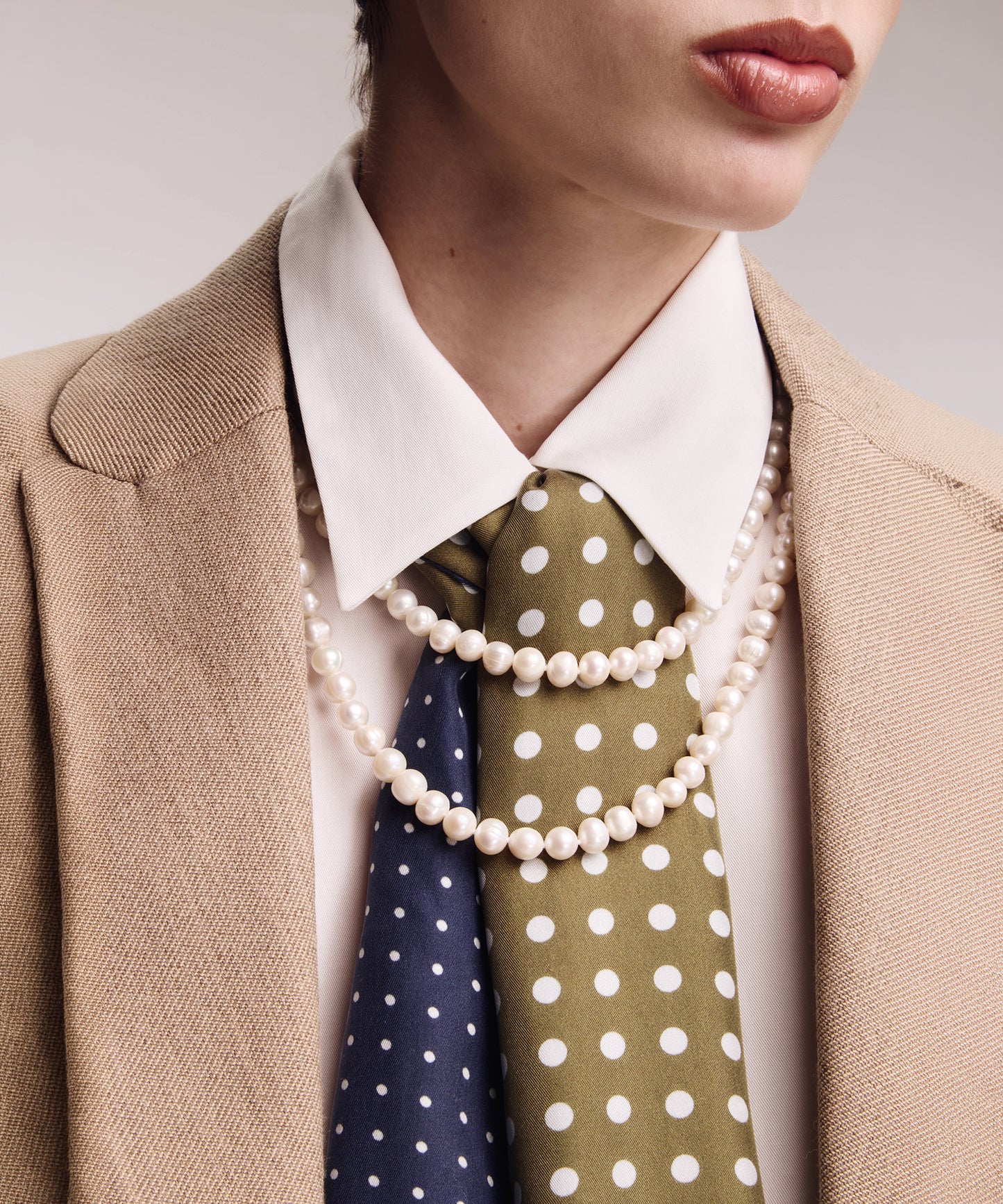 Tubular Dot Scarf in color navy