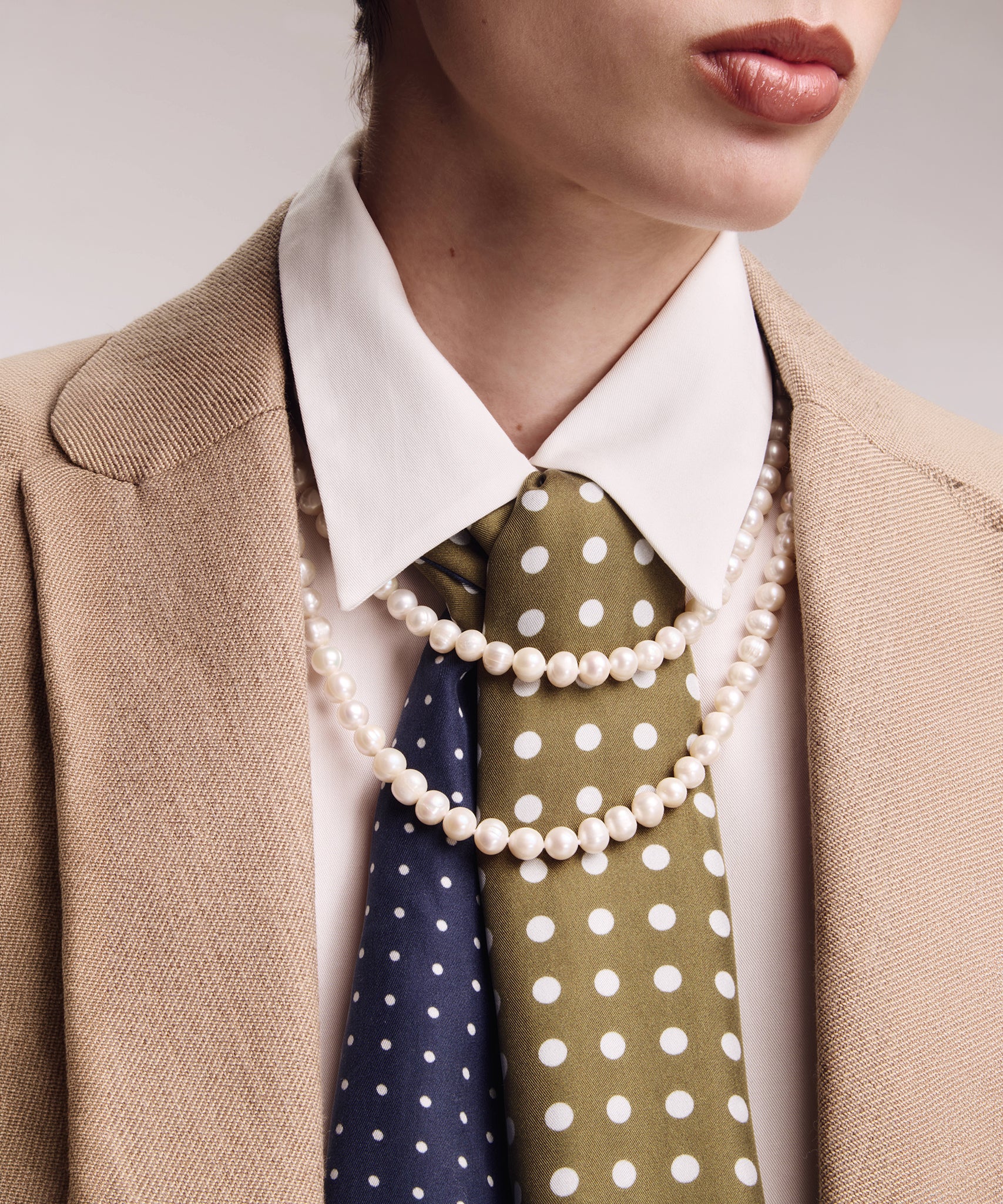 Tubular Dot Scarf in color navy