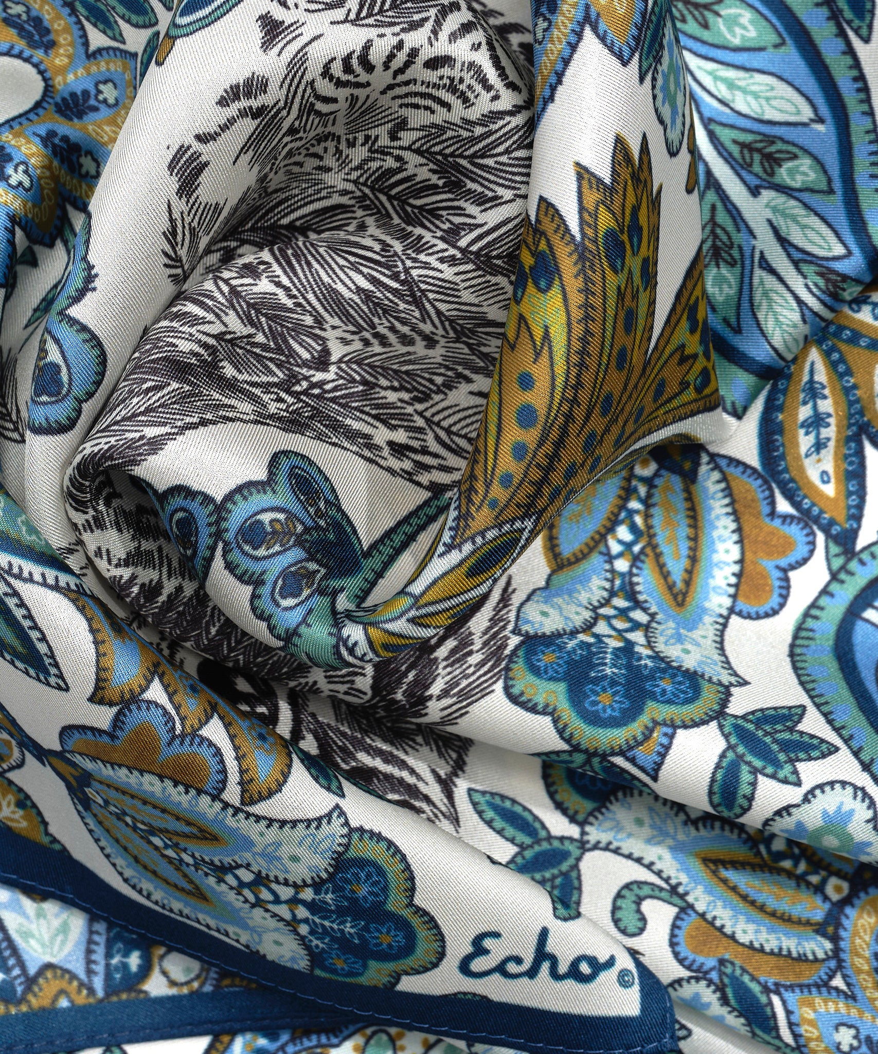 Flaco Silk Bandana in color navy
