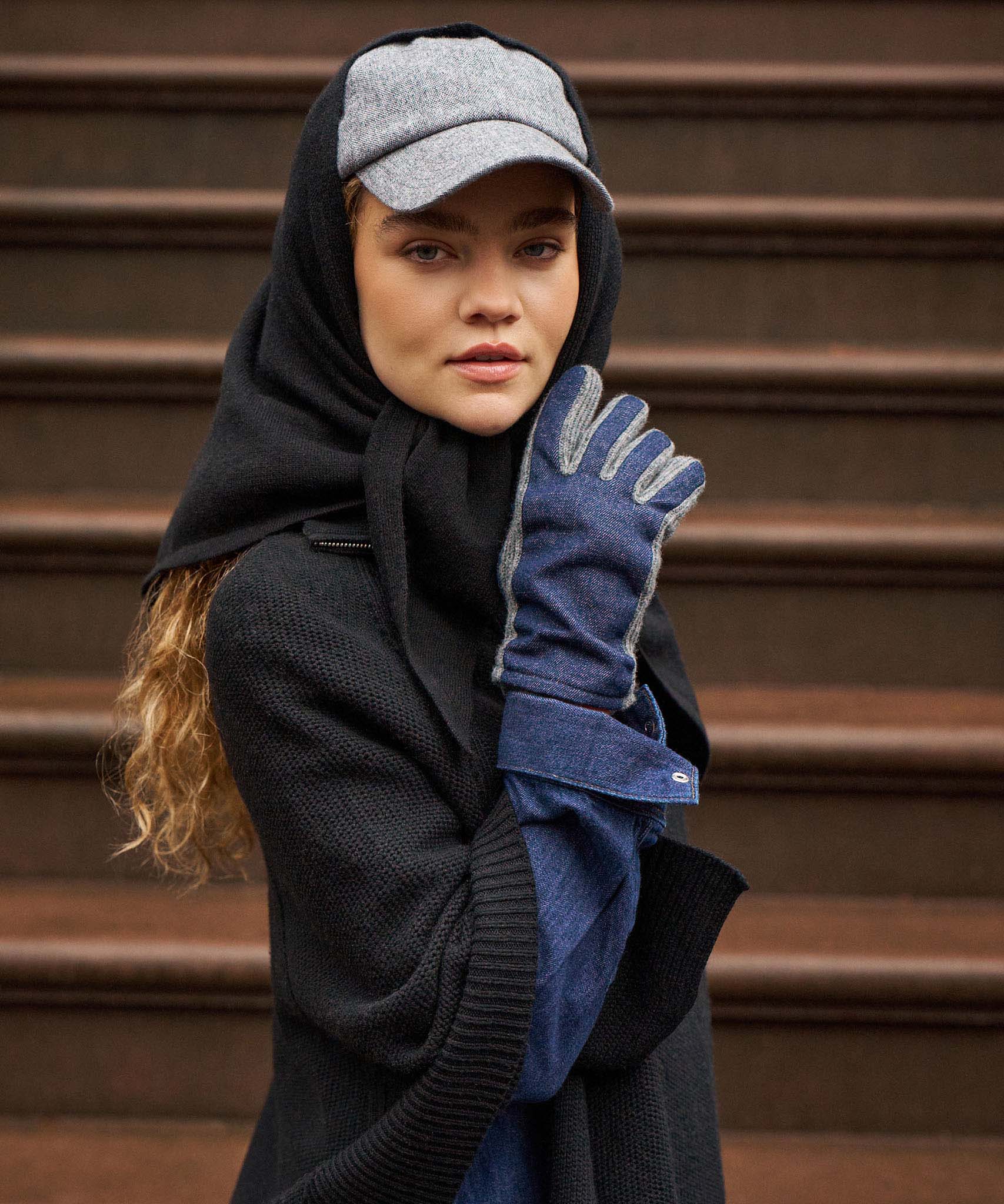 Denim Combo Glove in color navy/denim