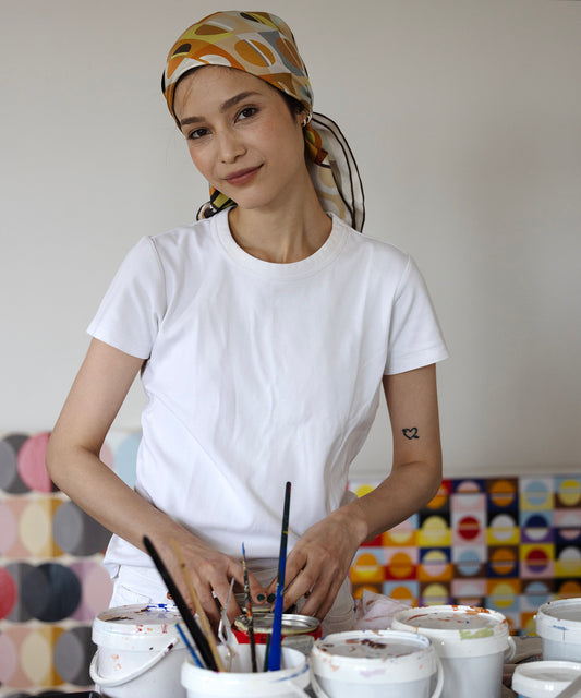 Artist Giulia Peyrone wearing her Echo100 scarf on her head