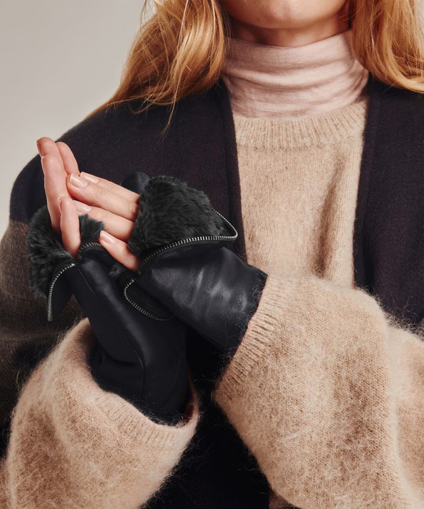Zip-top Glove With Faux Fur Lining in color Black