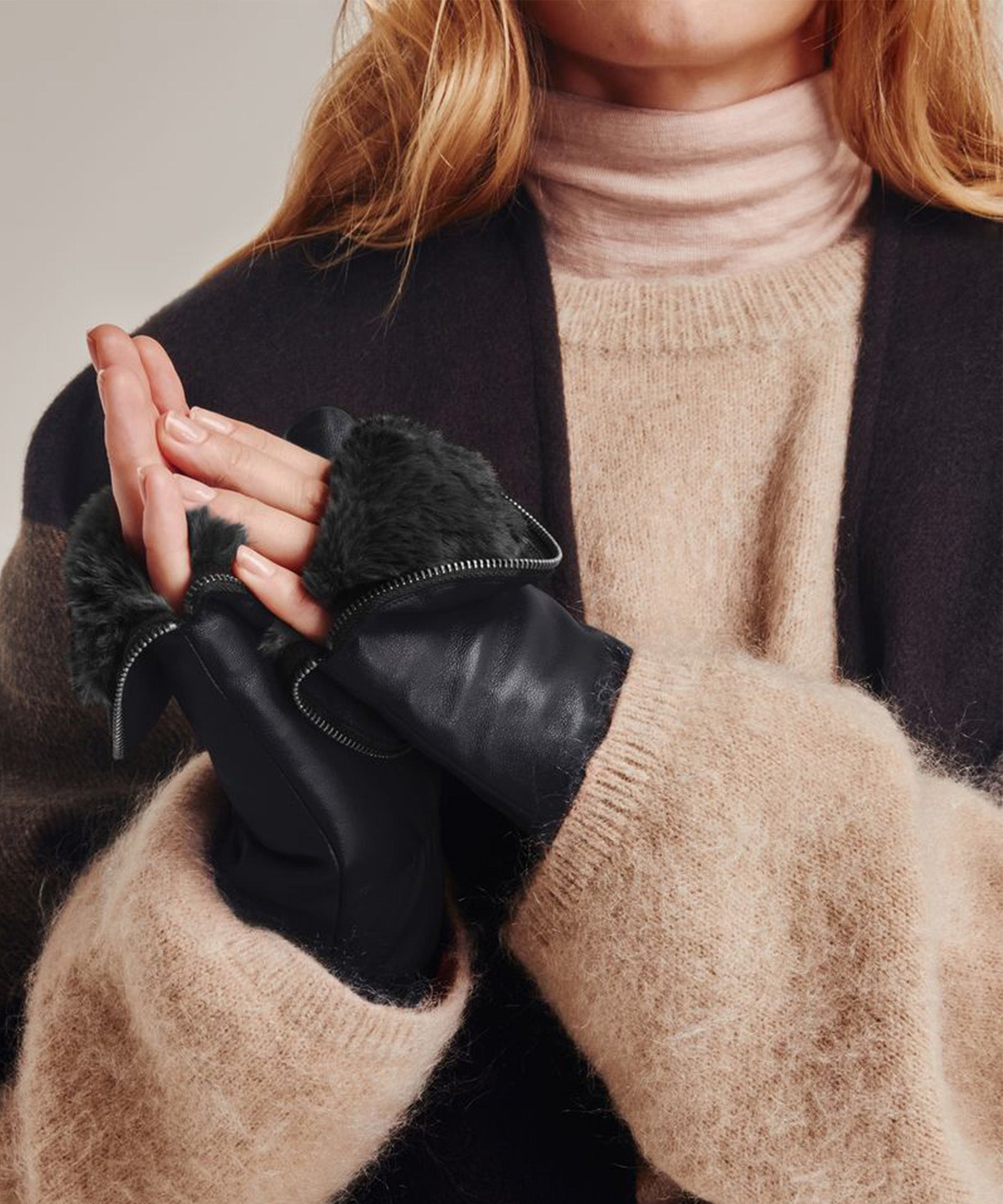 Zip-top Glove With Faux Fur Lining in color Black