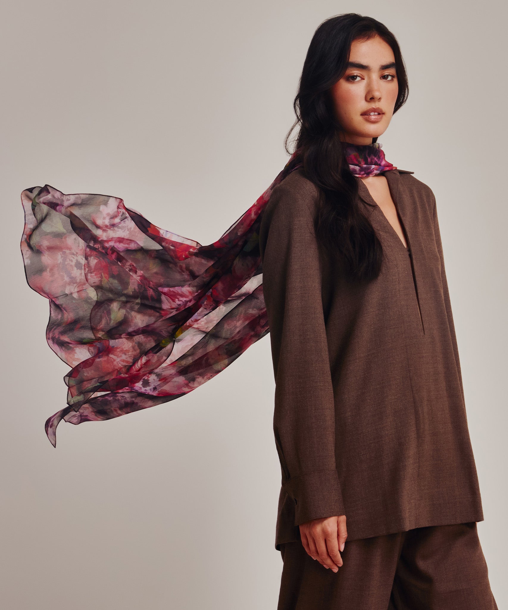 Hazy Floral Crinkle Wrap in color black