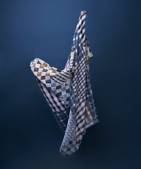 Patch Plaid Wrap in color black